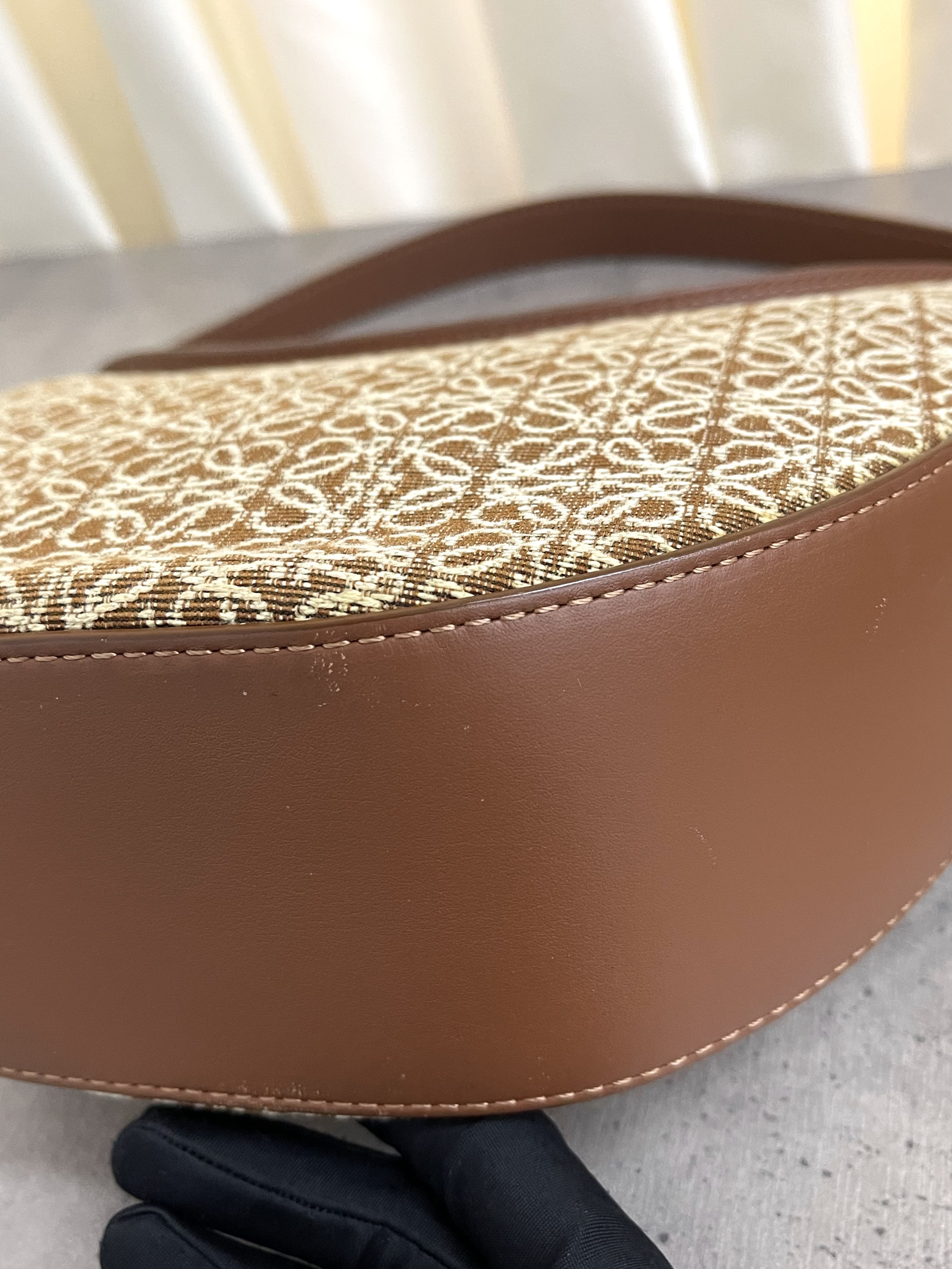 Pre-owned Loewe Luna Anagram shoulder bag/ Product Code: 26012405