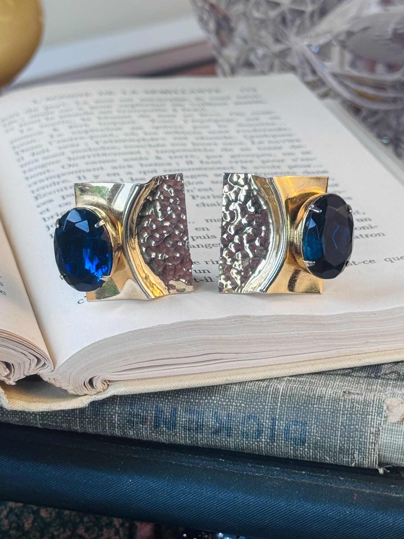 Vintage C.a. 1980s Abstract Art Royal Blue Glass Statement Clip Earrings (MT2589-16)