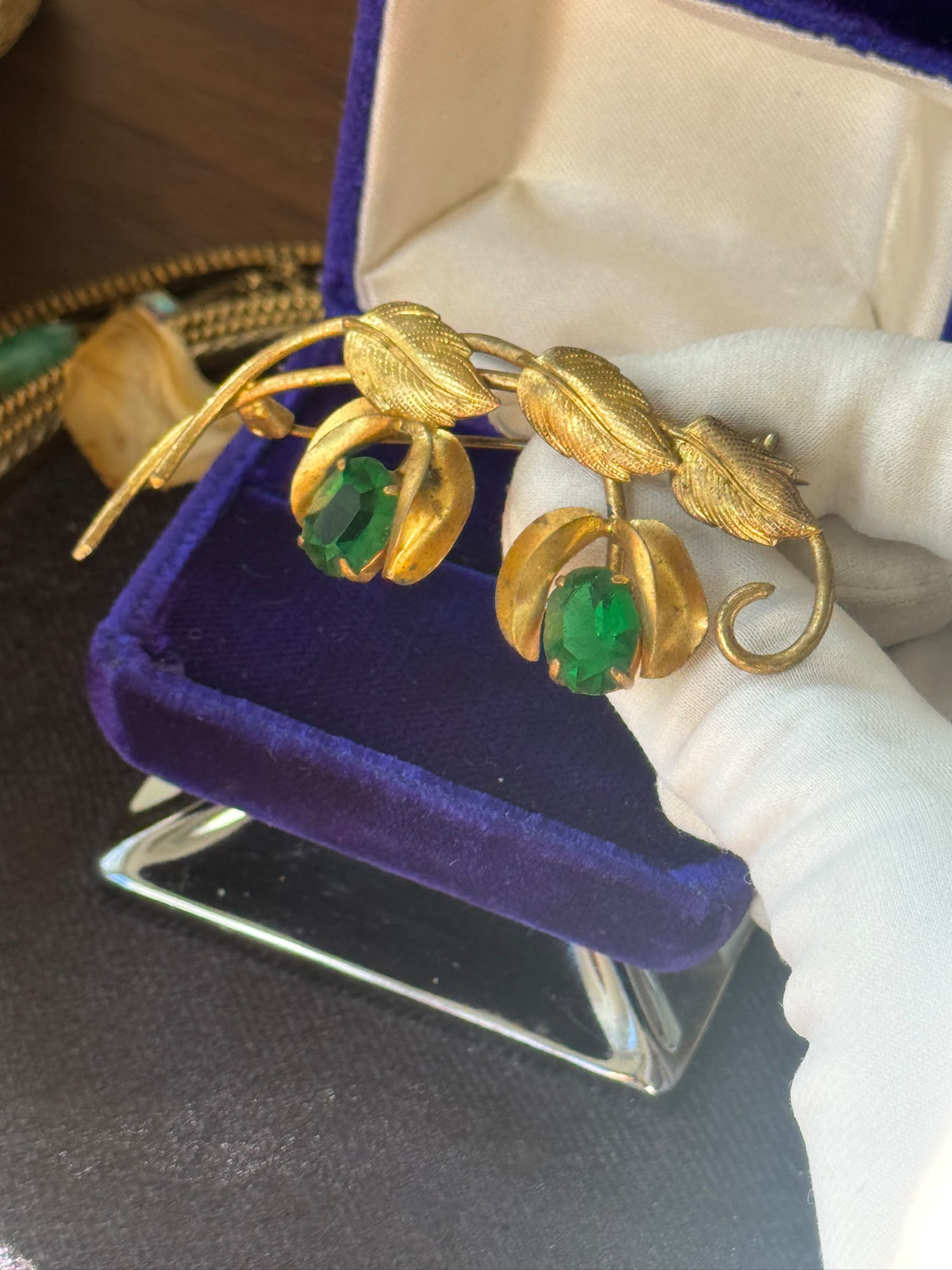 Mid-Century Czechoslovakian Green Glass Foliage Brooch (NZ128-2)