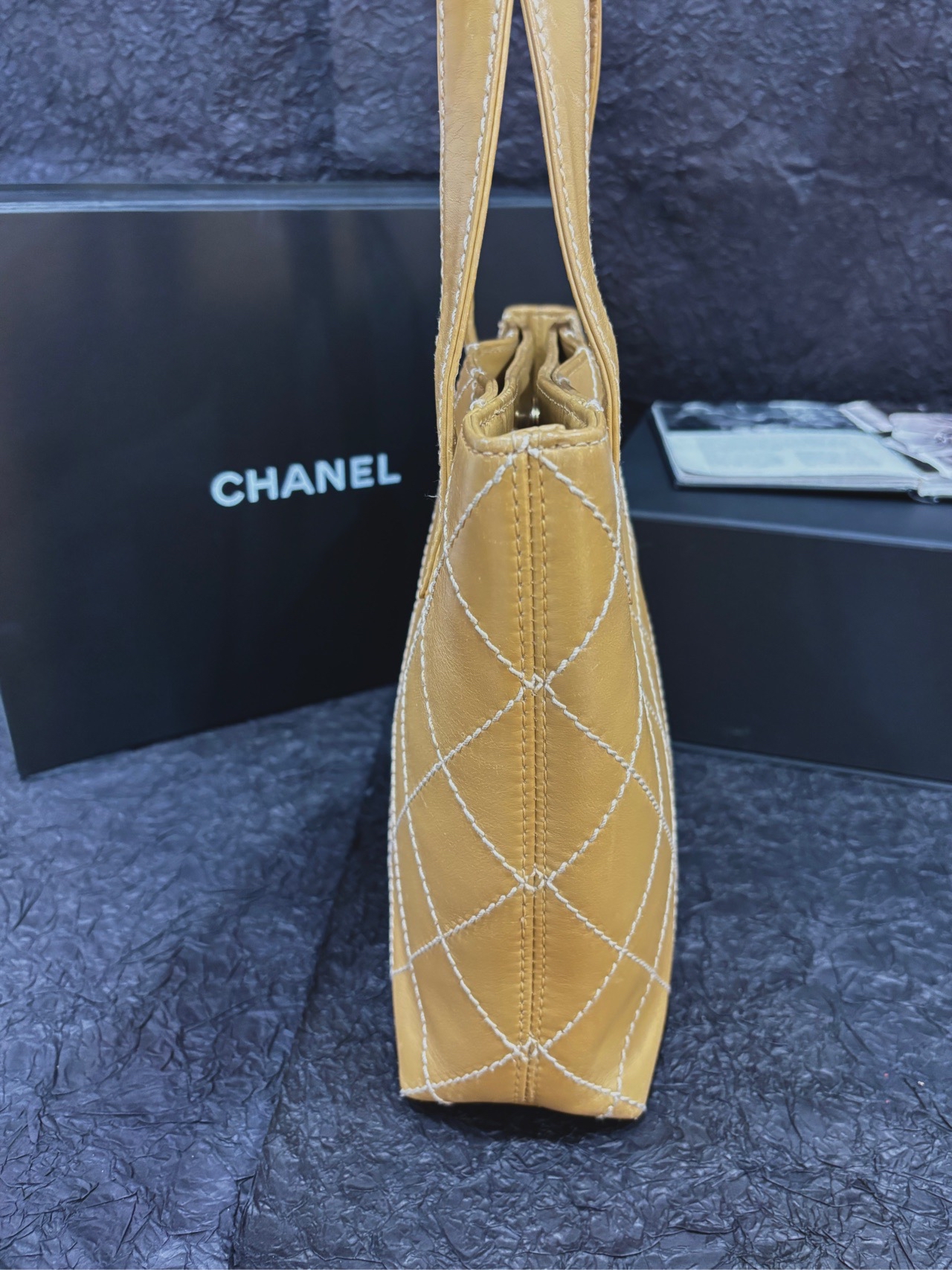 【預訂貨品】Chanel 牛皮外縫線薇薇安