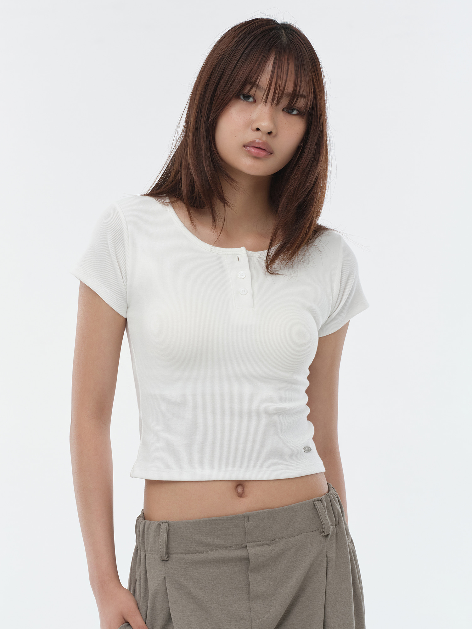 【連胸墊半開鈕扣TOP】預購_Cap-embedded Henry Neck T-shirt by Conch