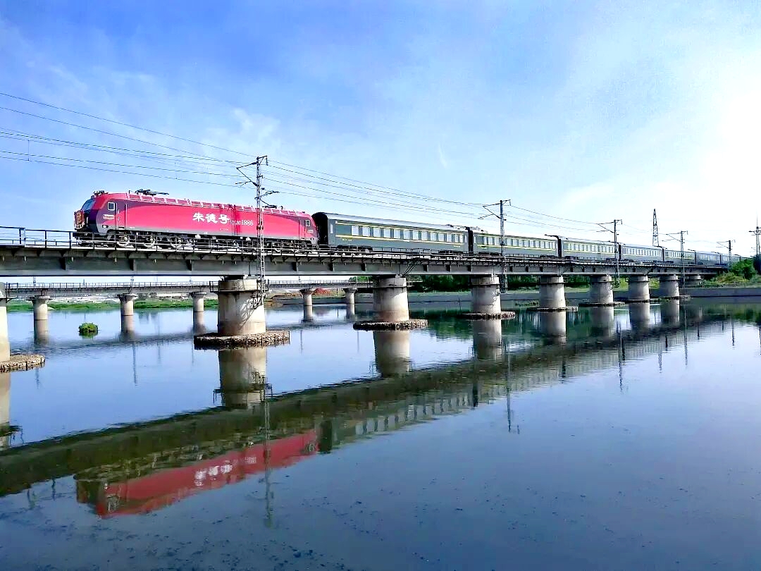 中國和諧電3D紅皮鐵骨型電力機車 N比例長鳴出品