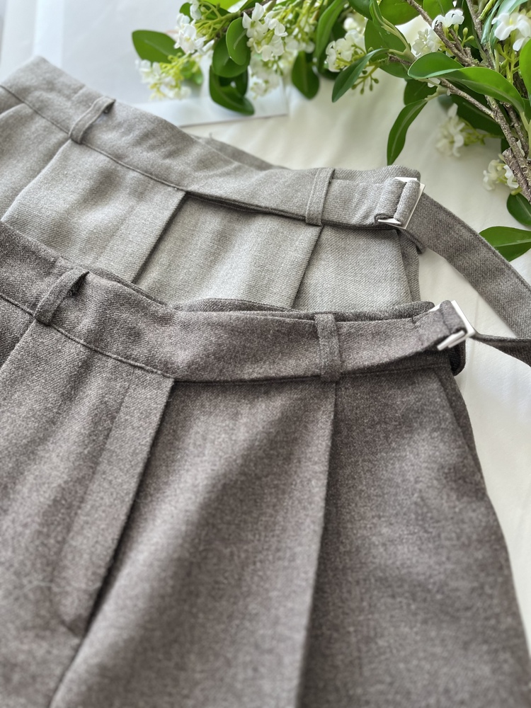 Warm-Tone Buckle Drape Slacks (Brown)