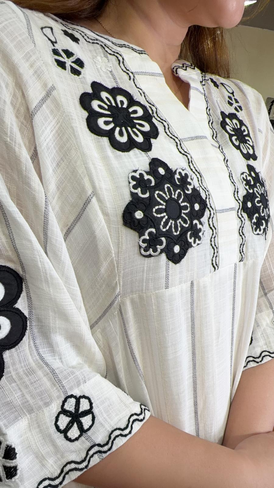PKT 2638 Soft White With Black Emb Flower OP 50"