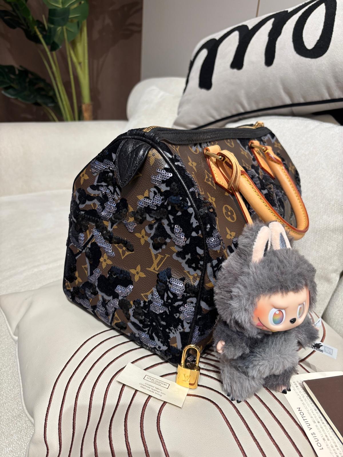 Lv speedy 30 Fleur De Jais Sequin 限量款 100%Authentic,98%new  ✅鎖，鎖匙✅塵袋