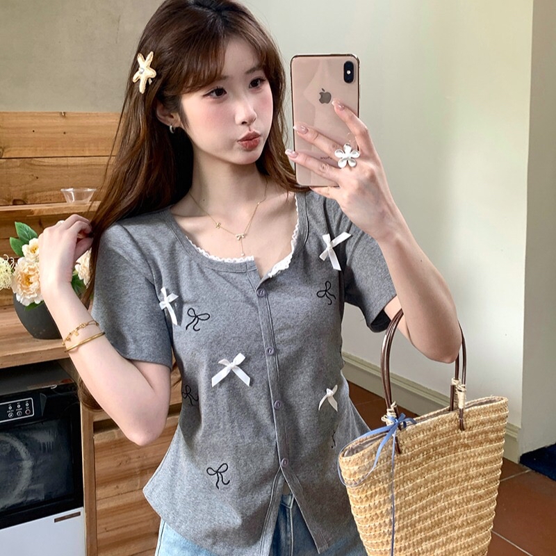 B27(24008) 韩系甜美风蕾丝花边领立体与印花蝴蝶结5色上衣