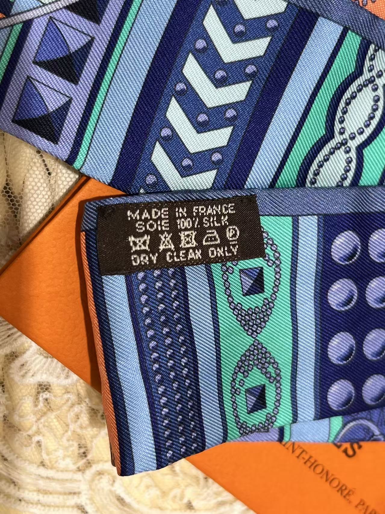 Hermes  Colliers de Chiens Remix Twilly 
