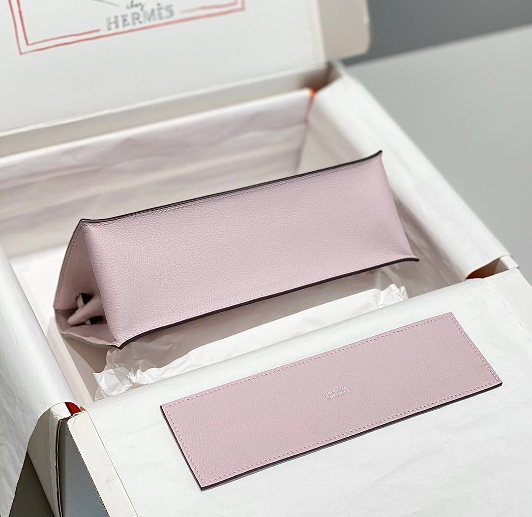 『梦幻粉·银』 ‘’Kᴇʟʟʏ ᴅᴀɴsᴇ • Evercolor 🎀 时尚圈就是一个圆！ 最厉害的就是六种背法： 斜背、侧背、肩背、腰包、背包、手包 集美们一定要安排起来‼️ 22Cm