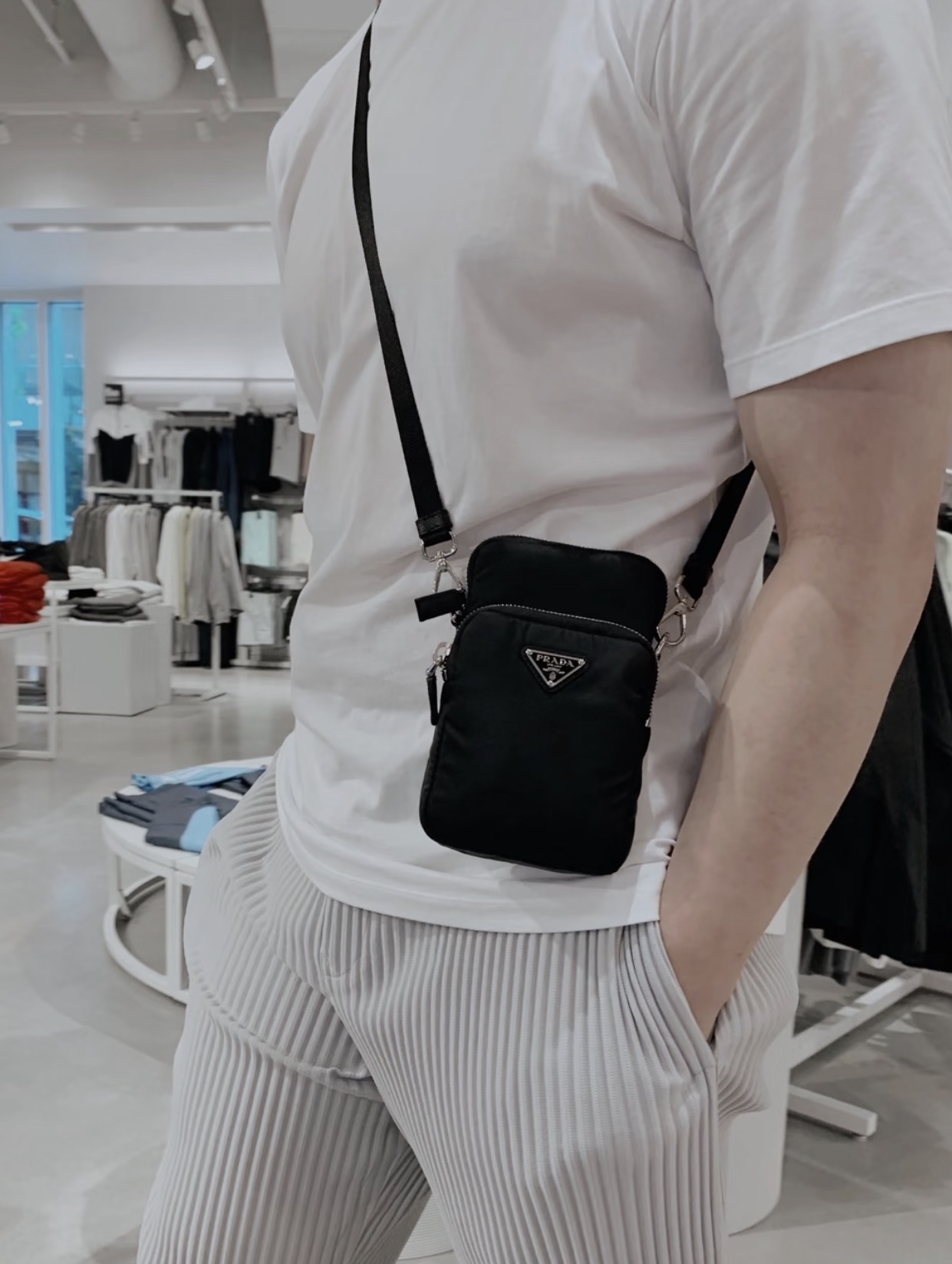 訂貨 ✈️ Prada 男裝 手機袋 女生可用 Size 17x10x4.5cm