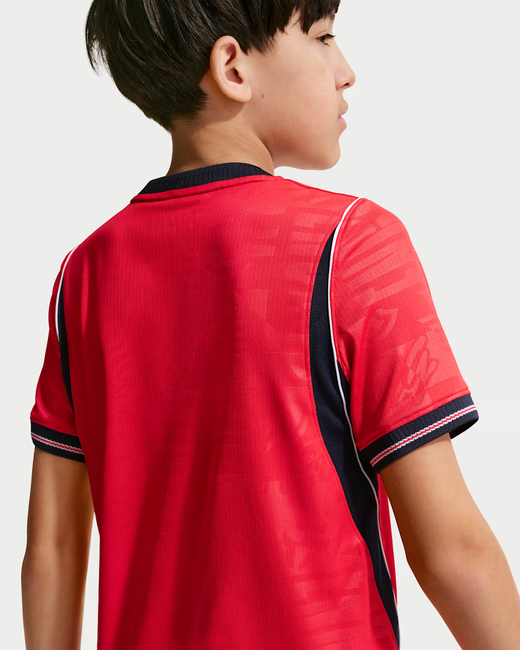 經典三色重現 Nike England 英格蘭 2026-27 童裝作客球迷版球衣 (可加印字章) IB5197