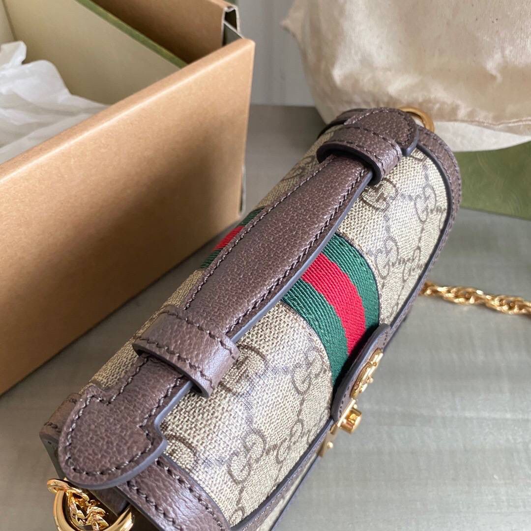 独家特级正品 g696180：尺寸：17.5136cm!全新时装系列用色彩讲述动人的故事。gg supreme帆布是品牌的一款代表性面料，其灵感源自30年代的典藏设计。经典米色和乌木色设计经焕新演绎后，呈现为米色和白色的清新组合🔥🔥