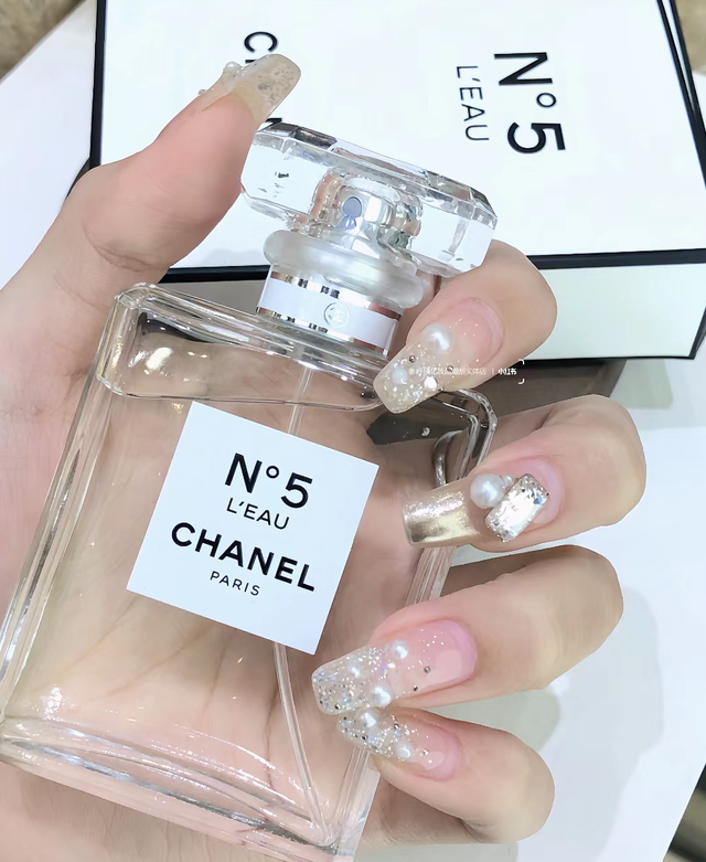 新品・未開封・シュリンク付き 限定品 CHANEL N5 L'EAU 50ml 香水