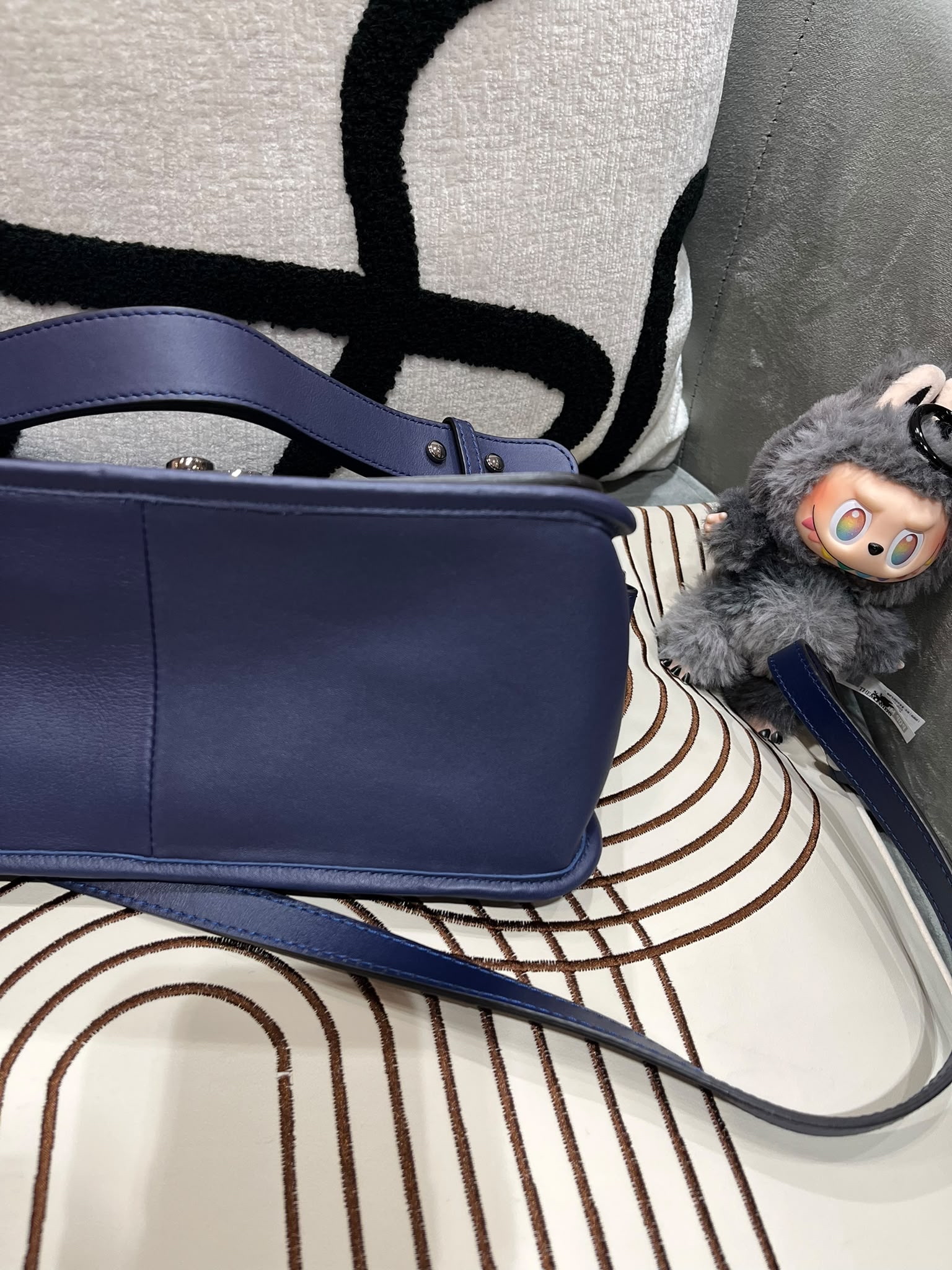 Longchamp Shoulder bag 100%Authentic, 98%New