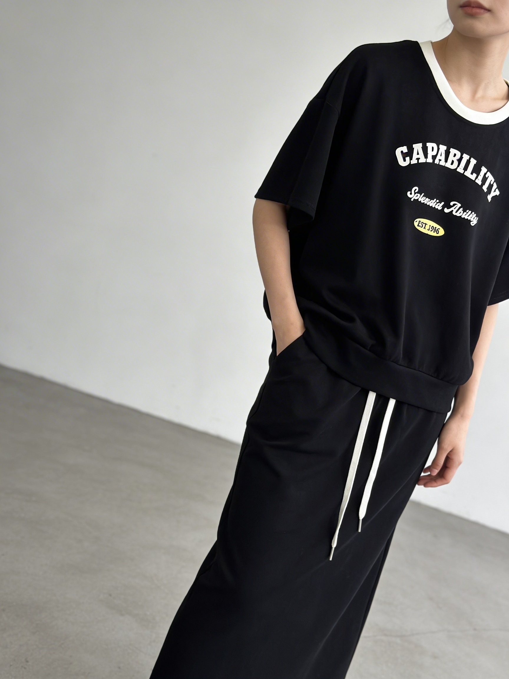 CAPABILITY 復古短袖T恤 + 鬆緊中長裙套裝