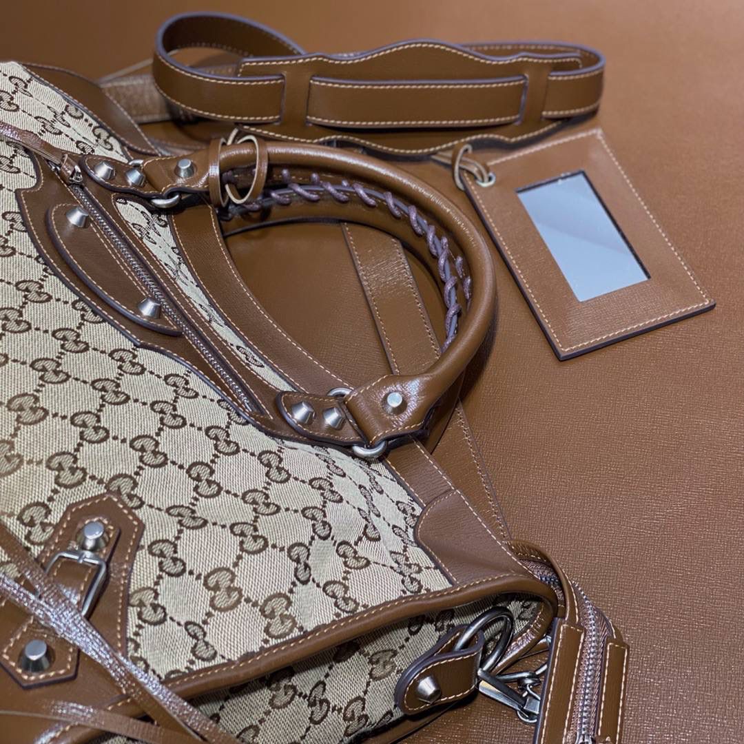 ▪大货实拍 𝗚𝗨𝗖𝗖𝗜 X 𝗕𝗔𝗟𝗘𝗡𝗖𝗜𝗔𝗚𝗔机车包 型号：681695 尺寸：39*24.5*14cm