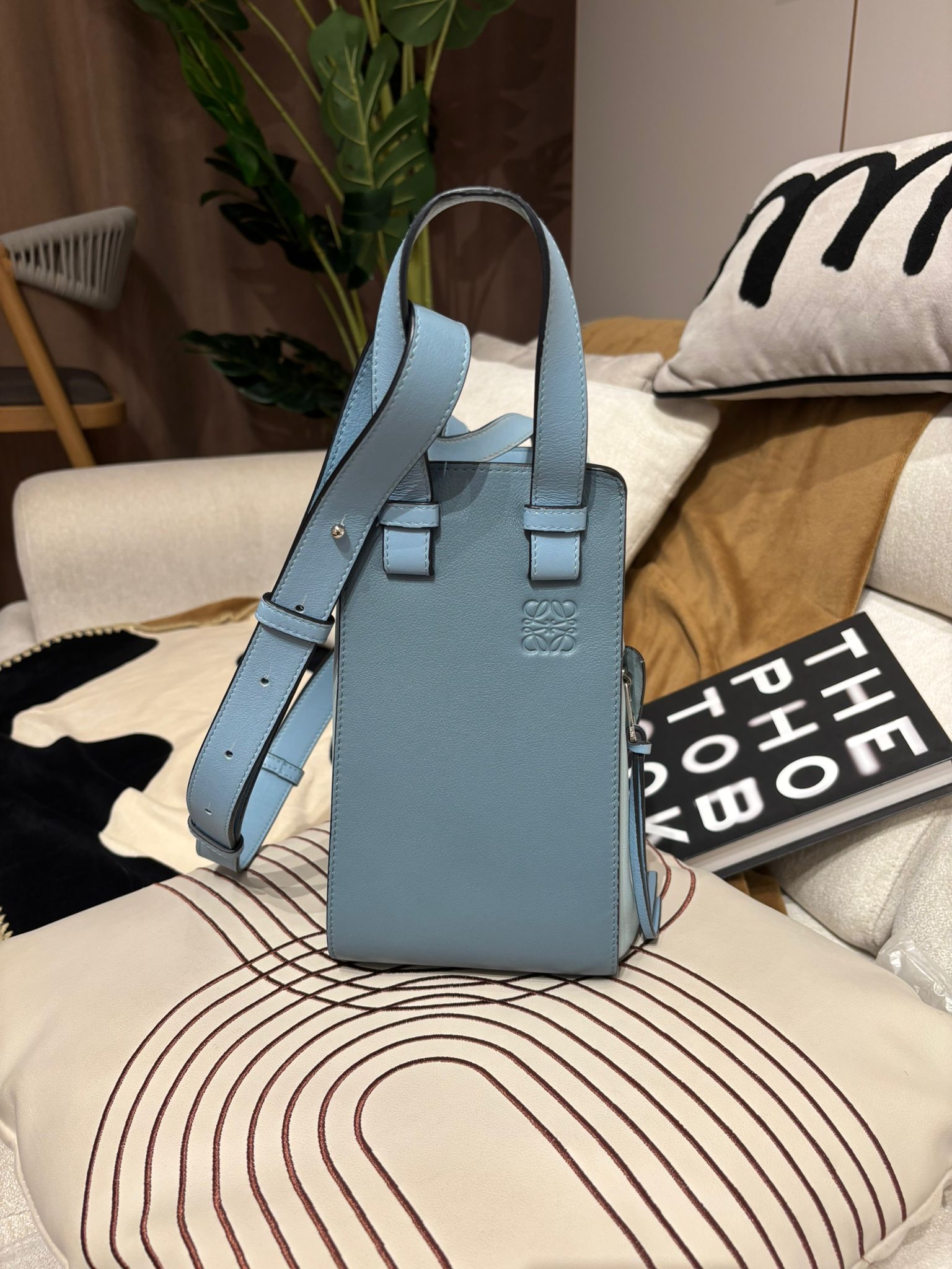 Loewe hammock medium 100%Authentic ,98%new✅dust bag 