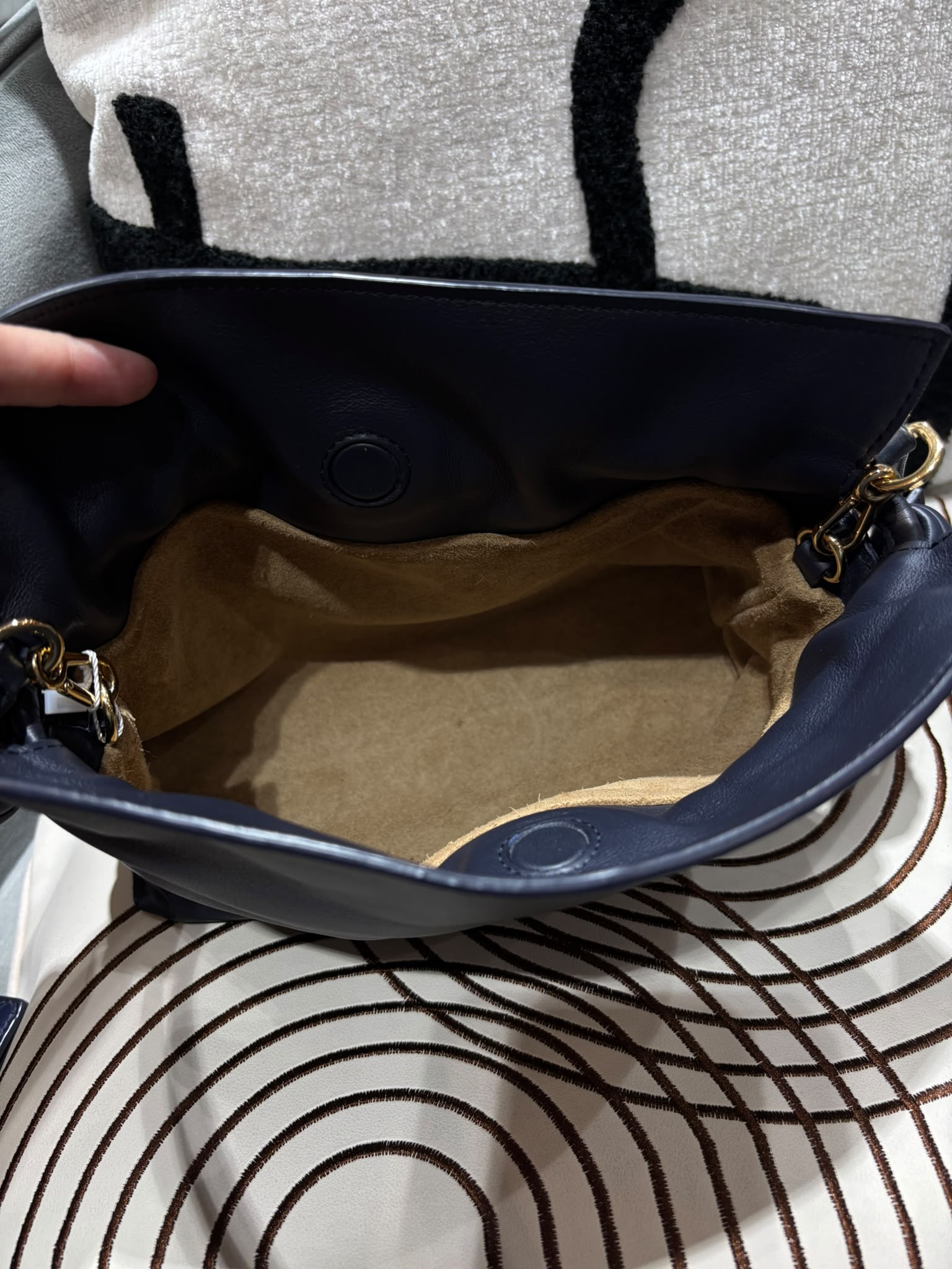 Loewe flamenco clutch 雲朵 limited edition 100%Authentic, 98%New ✅Dust bag