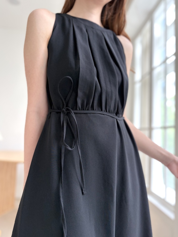 Pleated Halter Maxi Dress (Black)