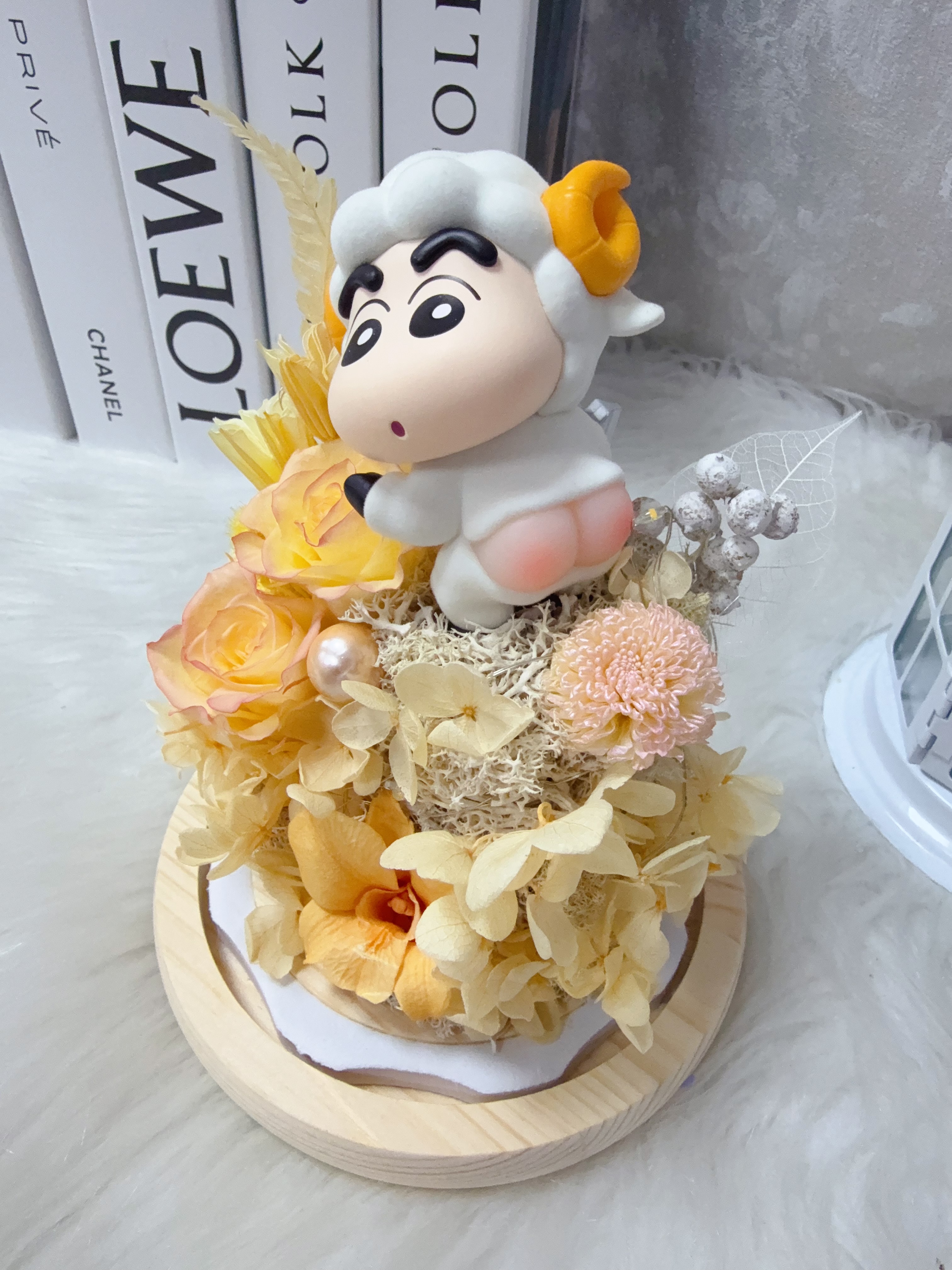 羊咩咩小新屁屁橙色永生花玻璃罩