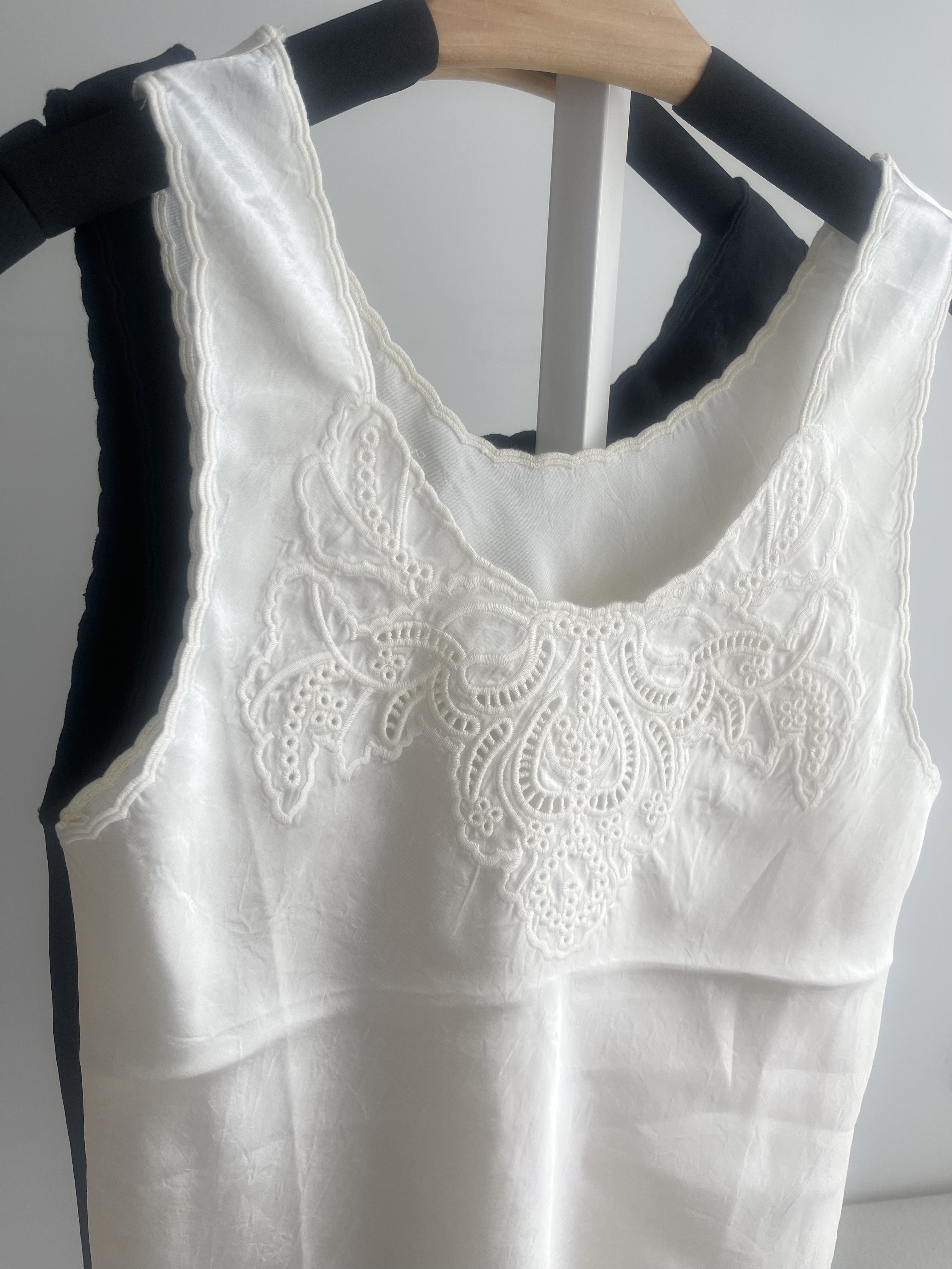 Retro embroidered top