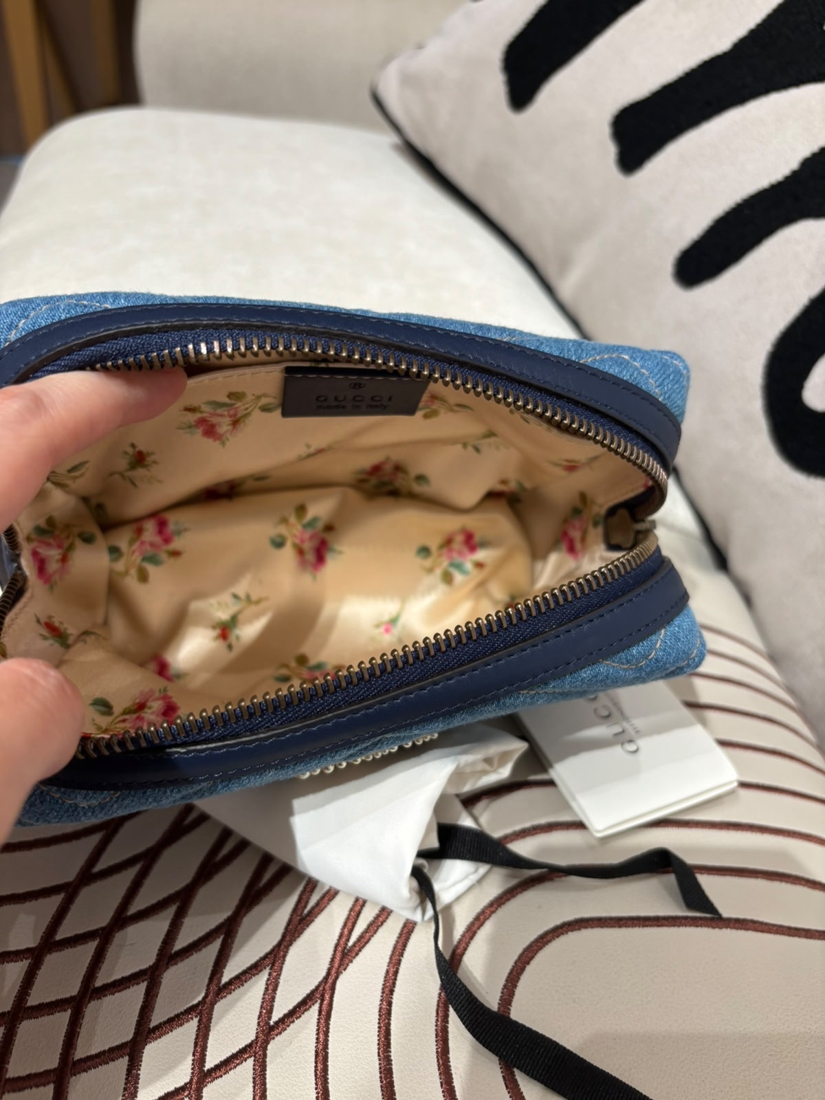 Gucci GG 牛仔布化妝袋 100%Authentic ,未使用品 ✅booklet✅塵袋