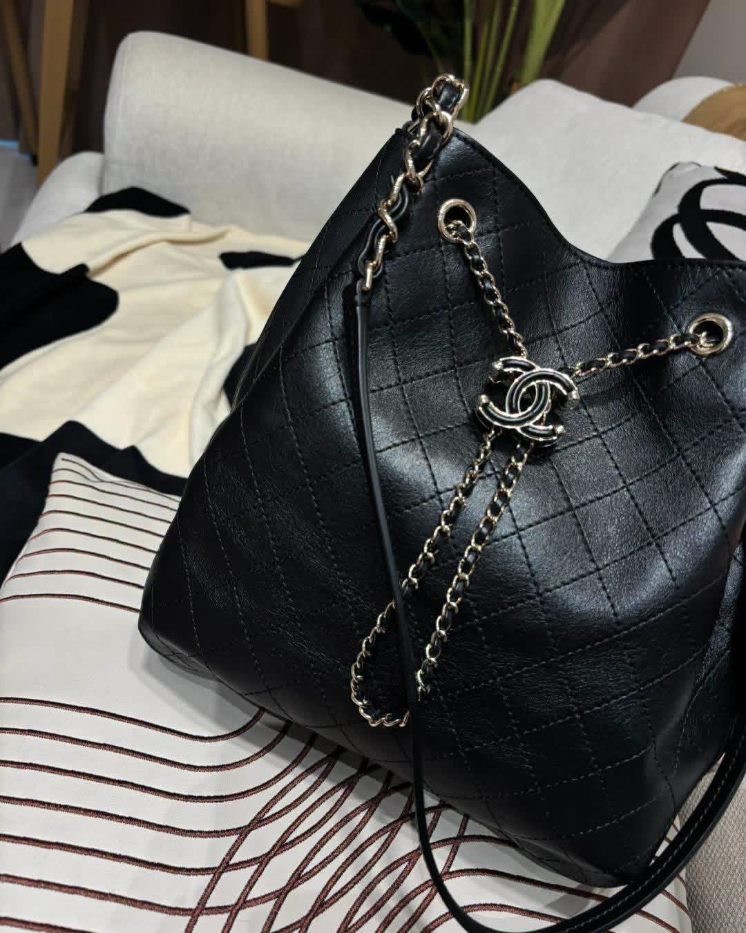 Chanel drawstring bucket bag CALFKSIN 100%Authentic, 98%New  ✅card✅Dust bag✅box