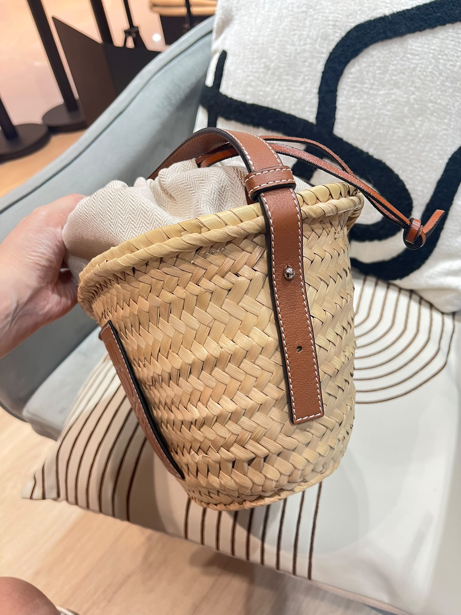 Loewe RAFFIA shoulder bag 斜孭袋 100%Authentic ,98%new ✅dust bag 