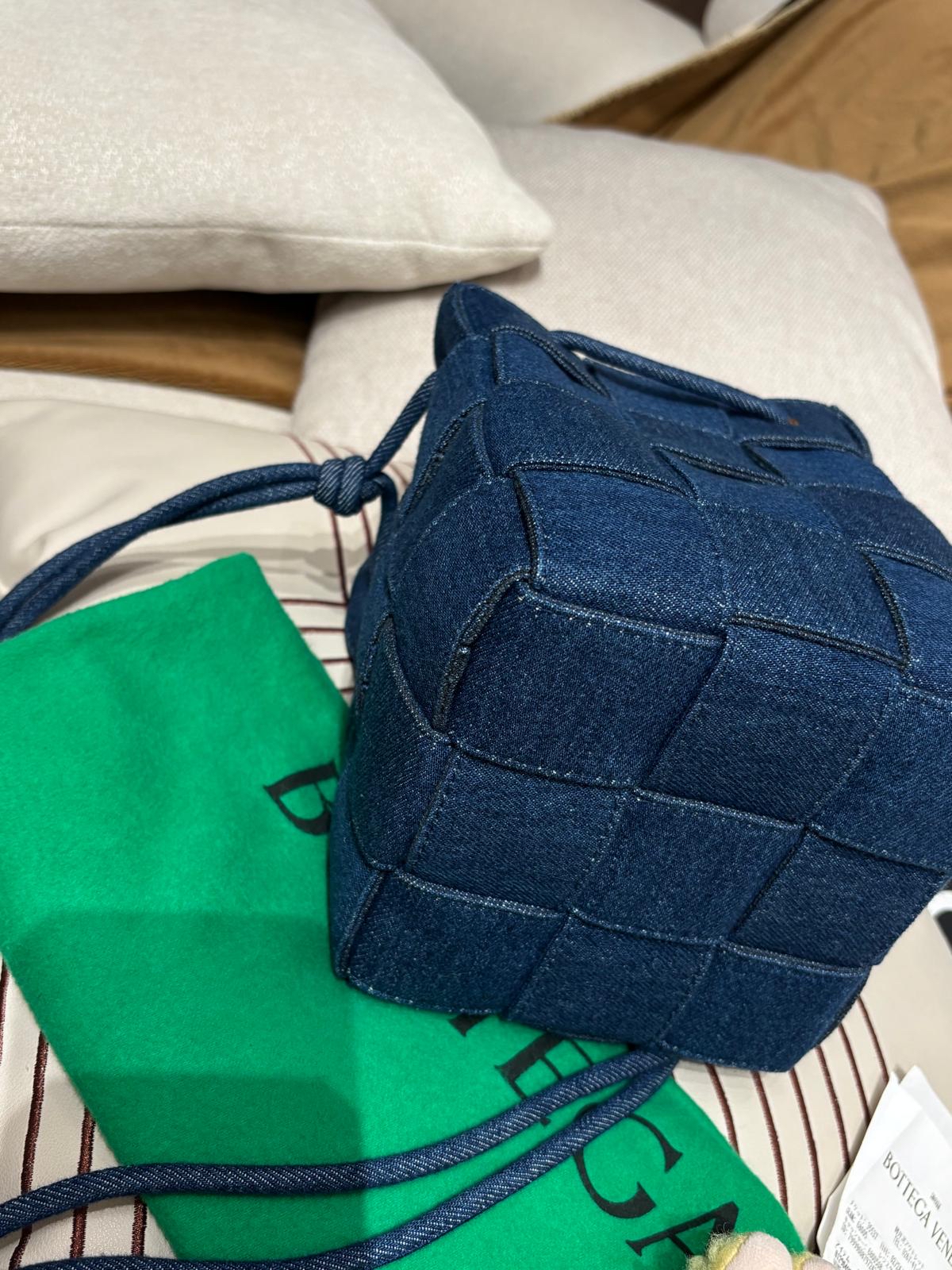 全新 Bottega Veneta BV bucket denim 100%Authentic ,unused 未使用 ✅收據✅塵袋 