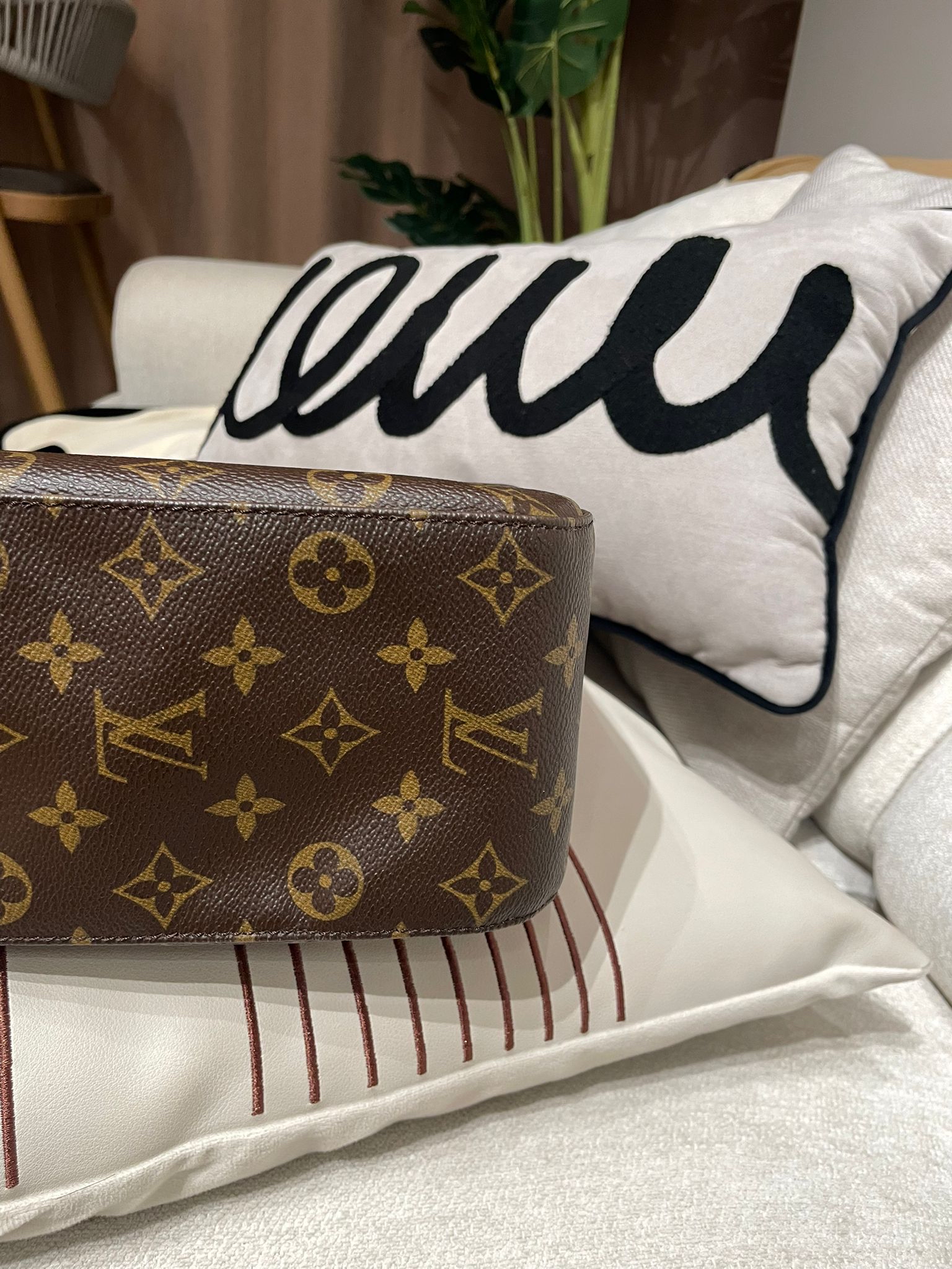 Lv Looping GM Shoulder Bag M51145 100%Authentic,95%new✅Dust bag  