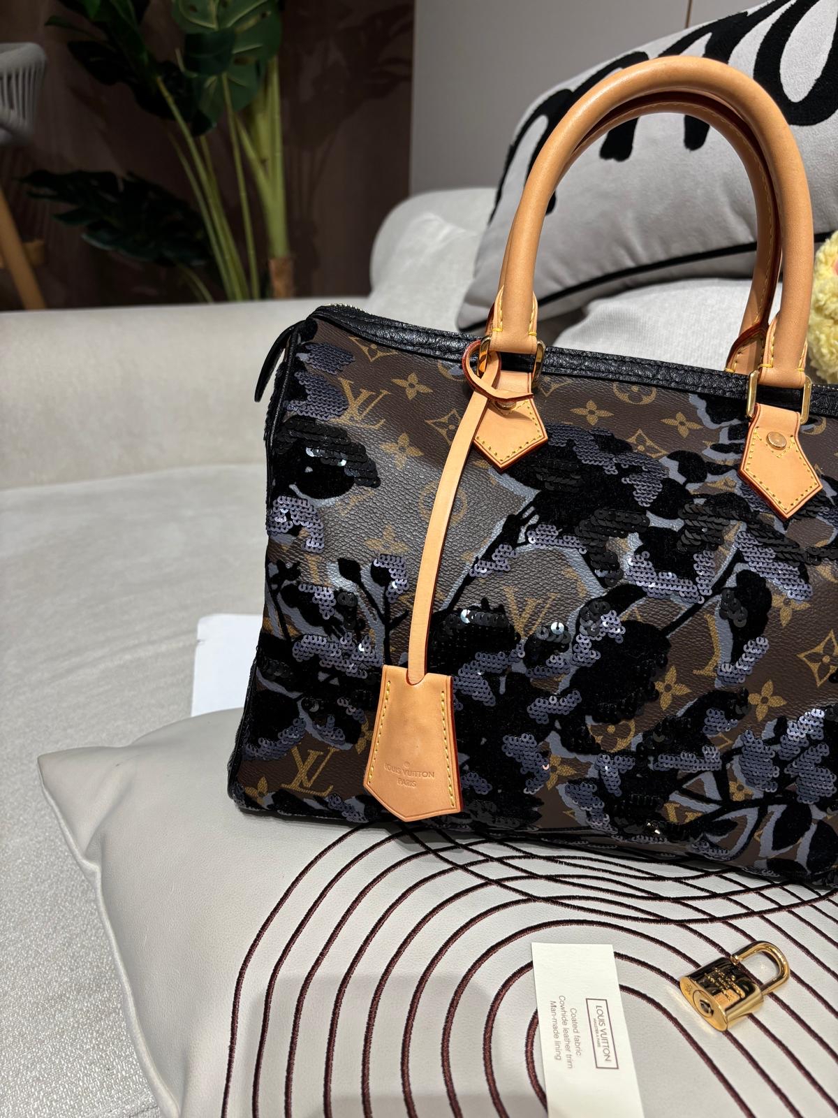 Lv speedy 30 Fleur De Jais Sequin 限量款 100%Authentic,98%new  ✅鎖，鎖匙✅塵袋