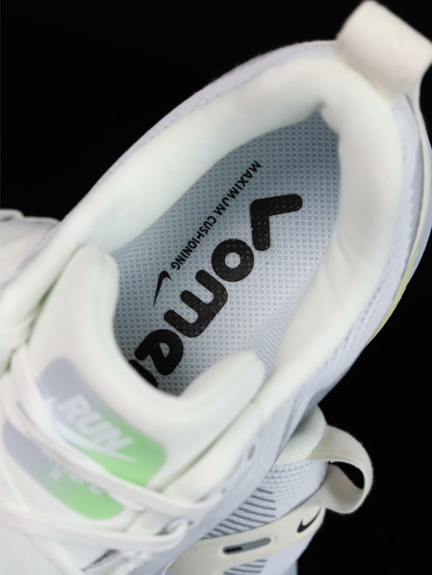 Nike Vomero 18 HM6804-108