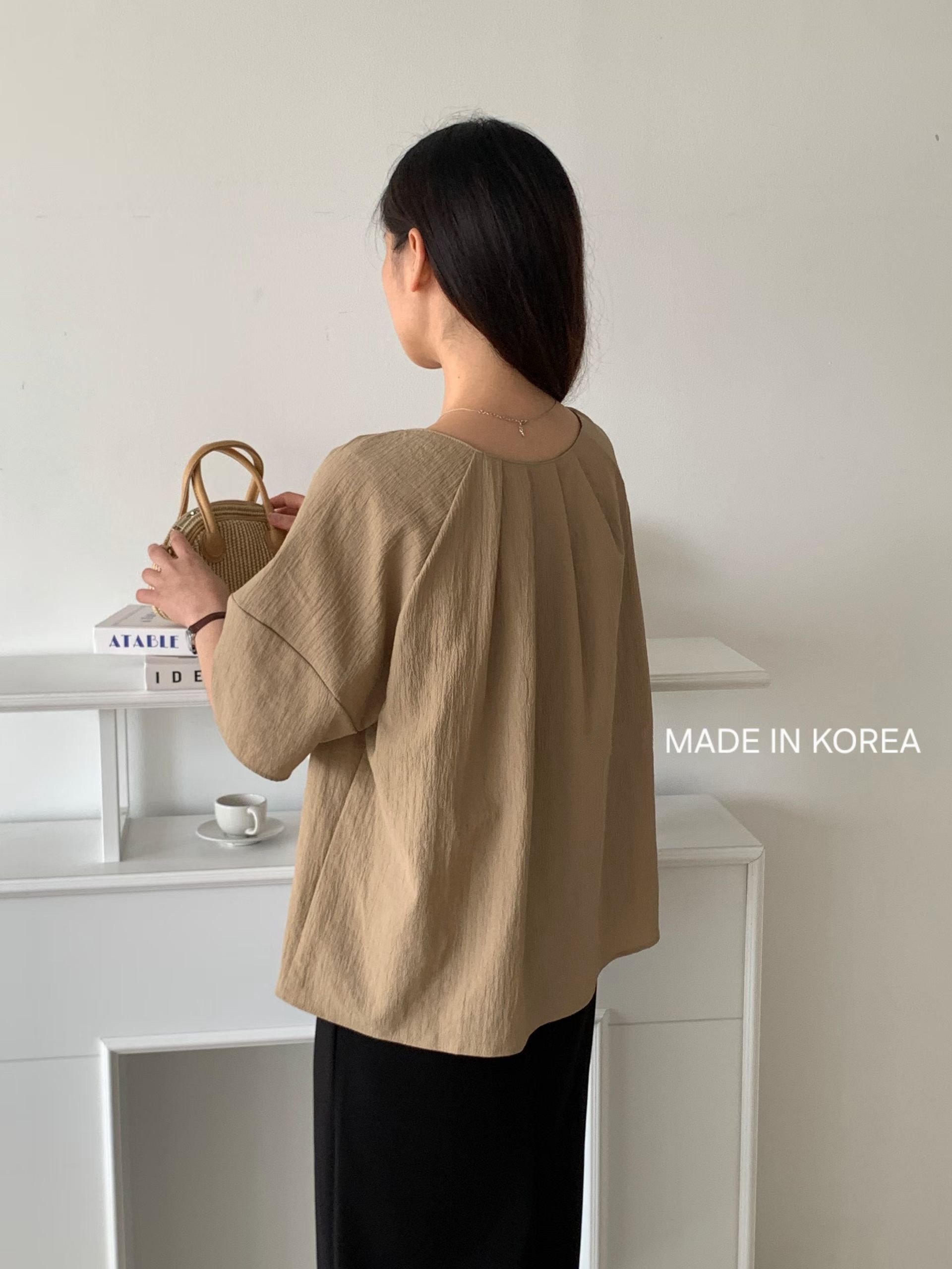 G6593 壓紋布料打皺top