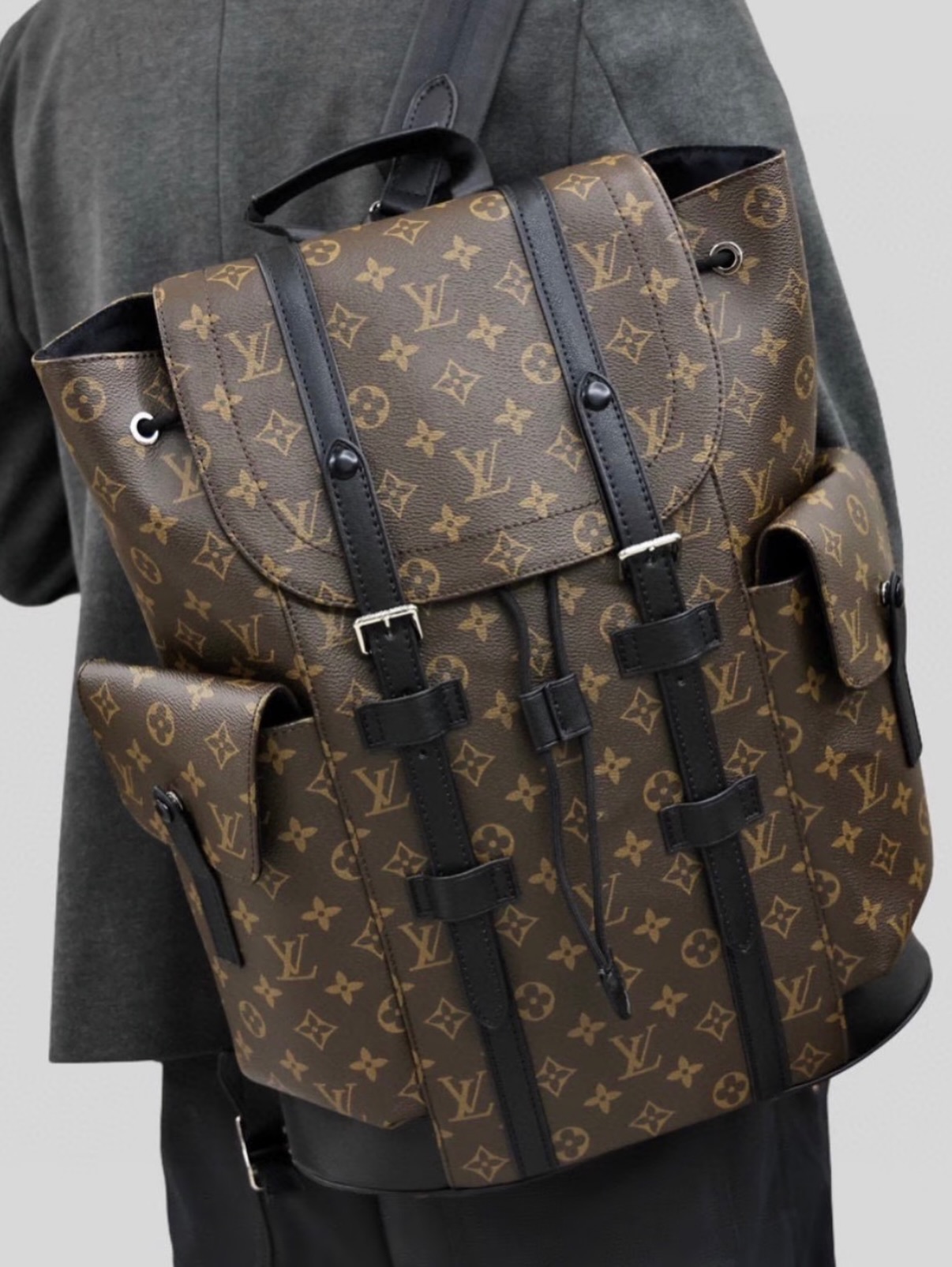 LV👜 PRE OWNED 🛍️Christopher MM Backpack 晶片款 老花帆布配黑色皮革💼有塵袋 🖤