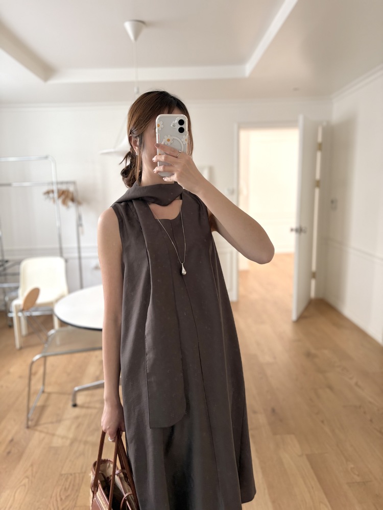 The Flowy Scarf-Detail Dress (Brown)