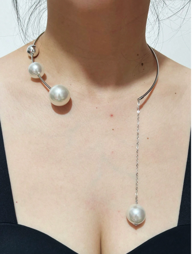 Large Pearl Necklace with Metal Collar