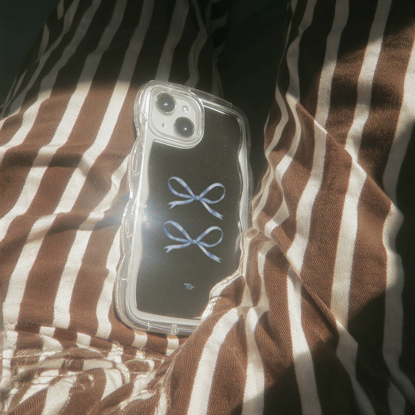 【Silky Blue Ribbon(S)】波浪邊框鏡面 iPhone Case