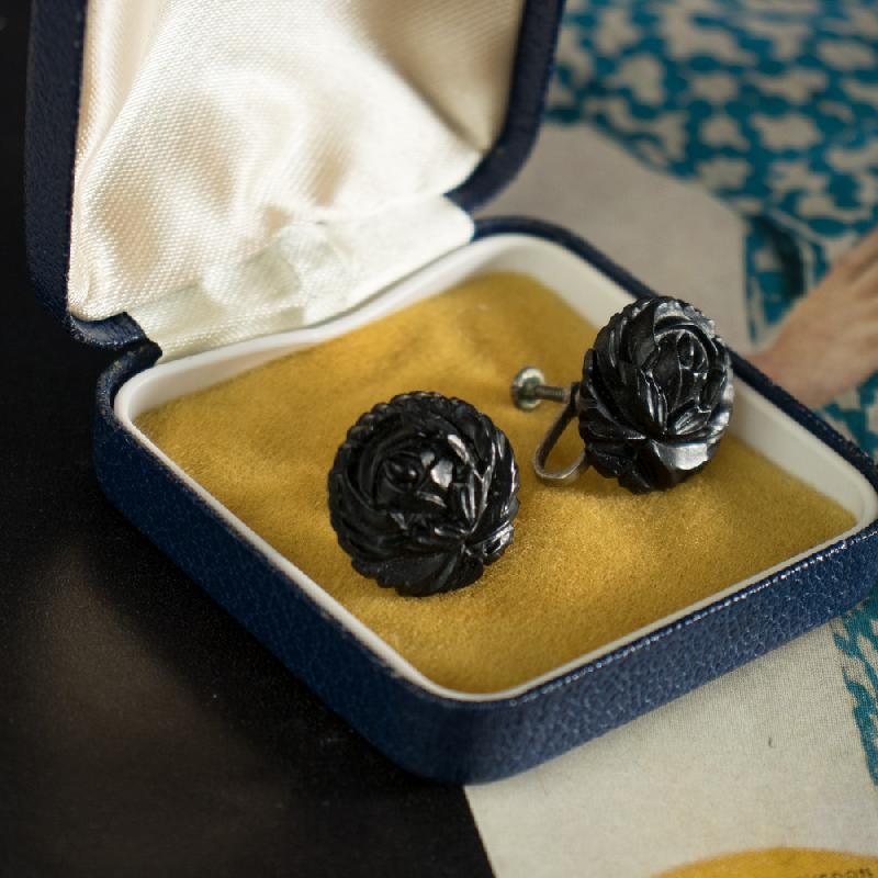 Vintage Crafted Black Rose Screw Back Earrings (EA1302)