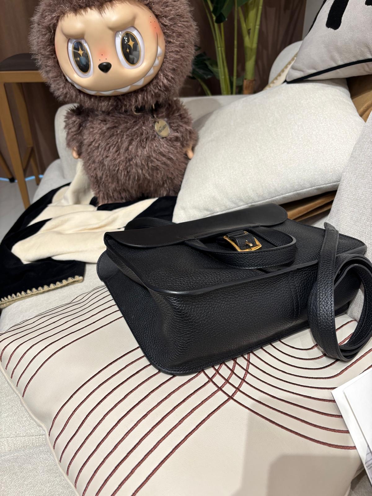 Hermes Halzan 31 Stamp C 黑色牛皮金扣 100%Authentic, 98%New ✅專門店收據✅Dust bag ✅Box