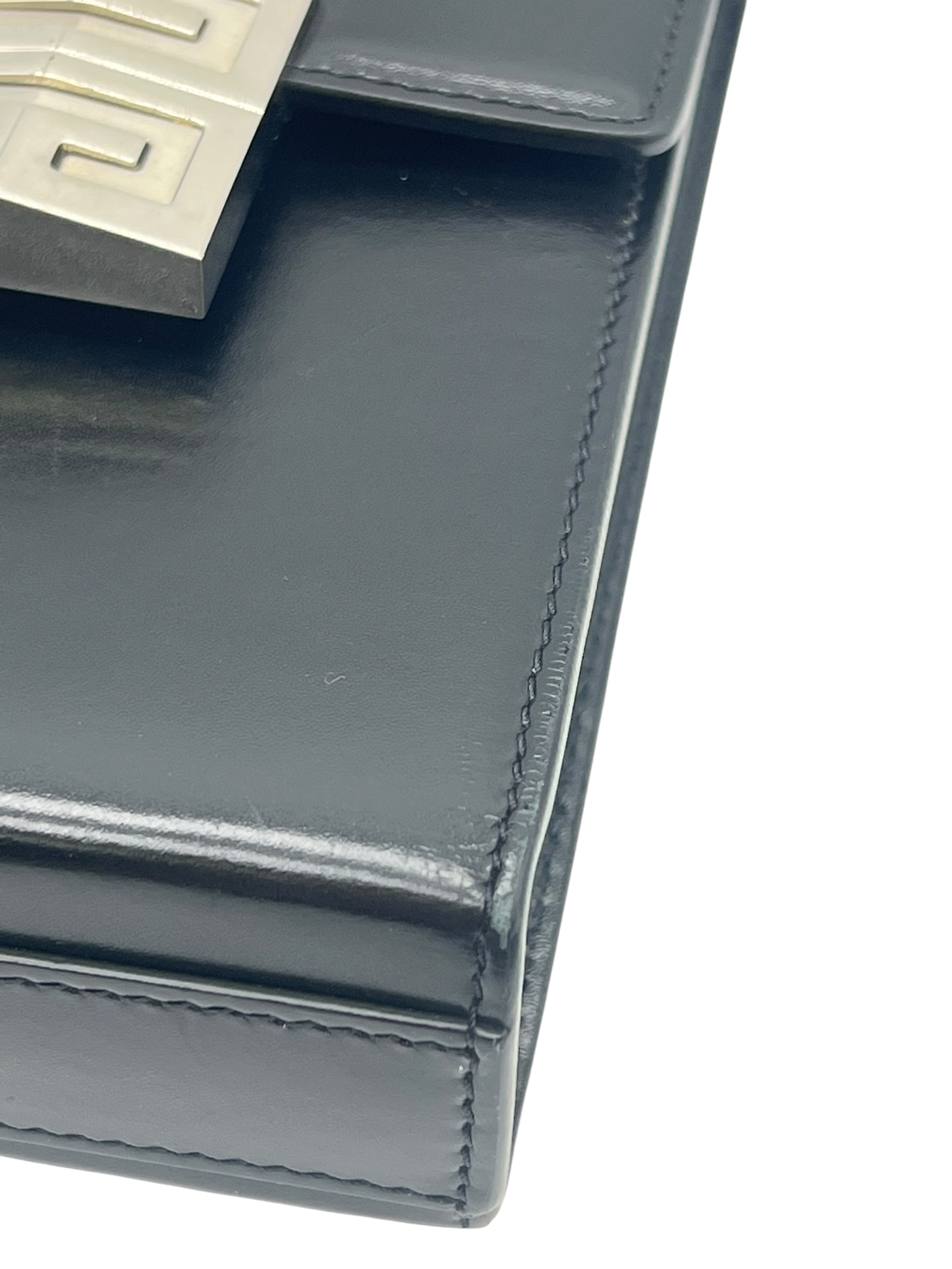 Pre-Owned GIVENCHY 4G Mini Vertical Crossbody Bag / Product Code: 26052304