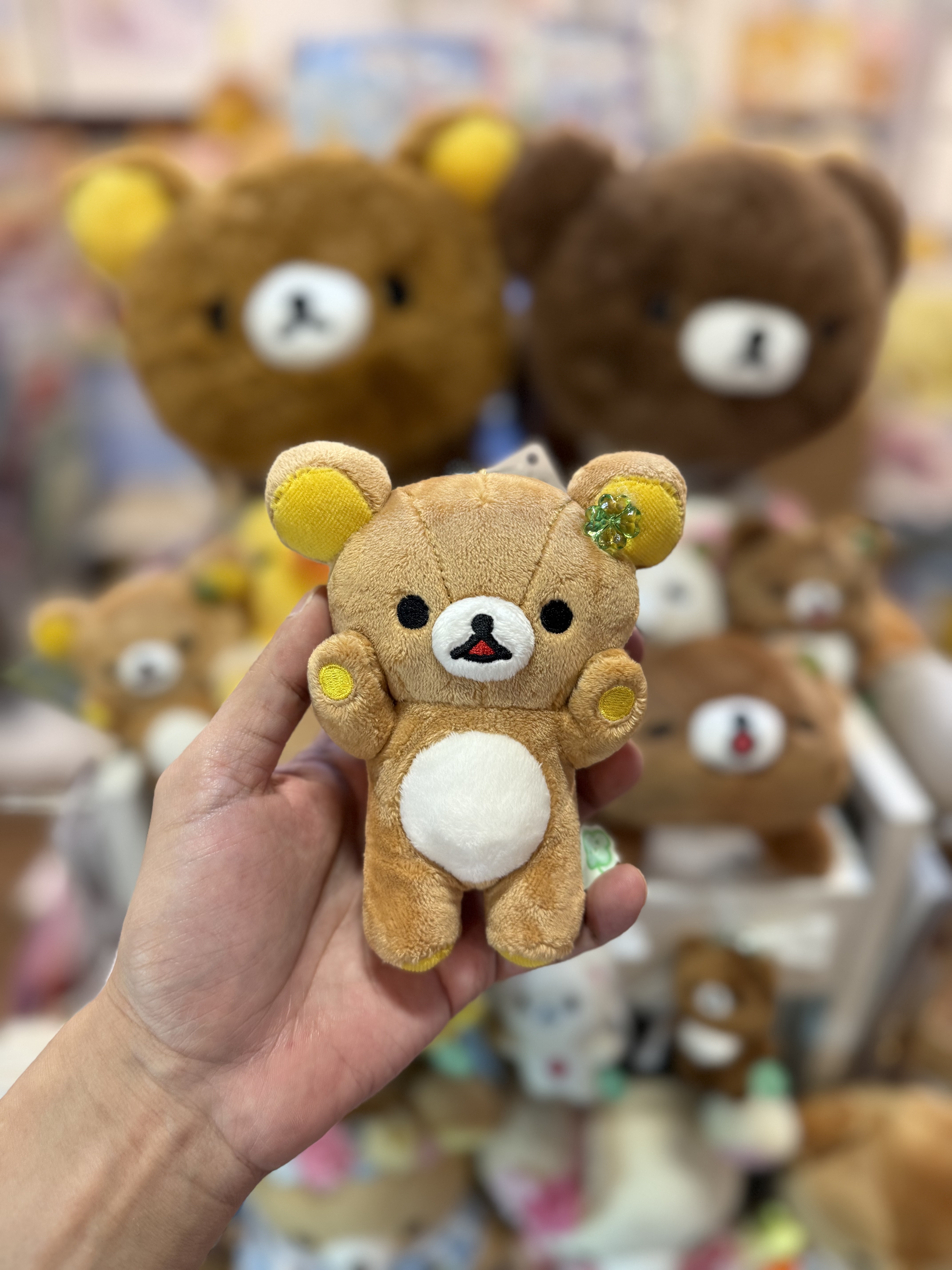 《現貨》全新小熊10週年紀念四葉草系列舉手掛飾
