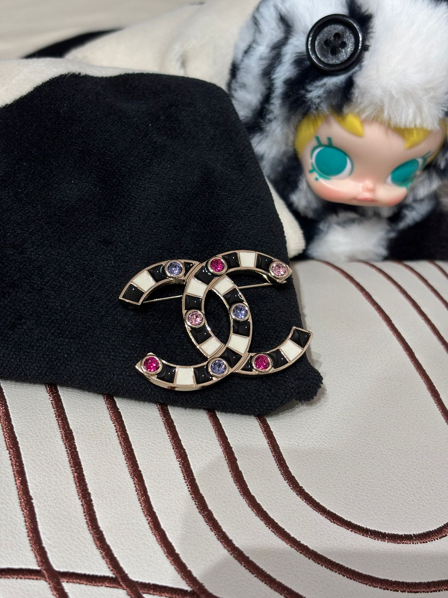 Chanel CC Brooch 巴洛克閃石 100%Authentic,99%New 