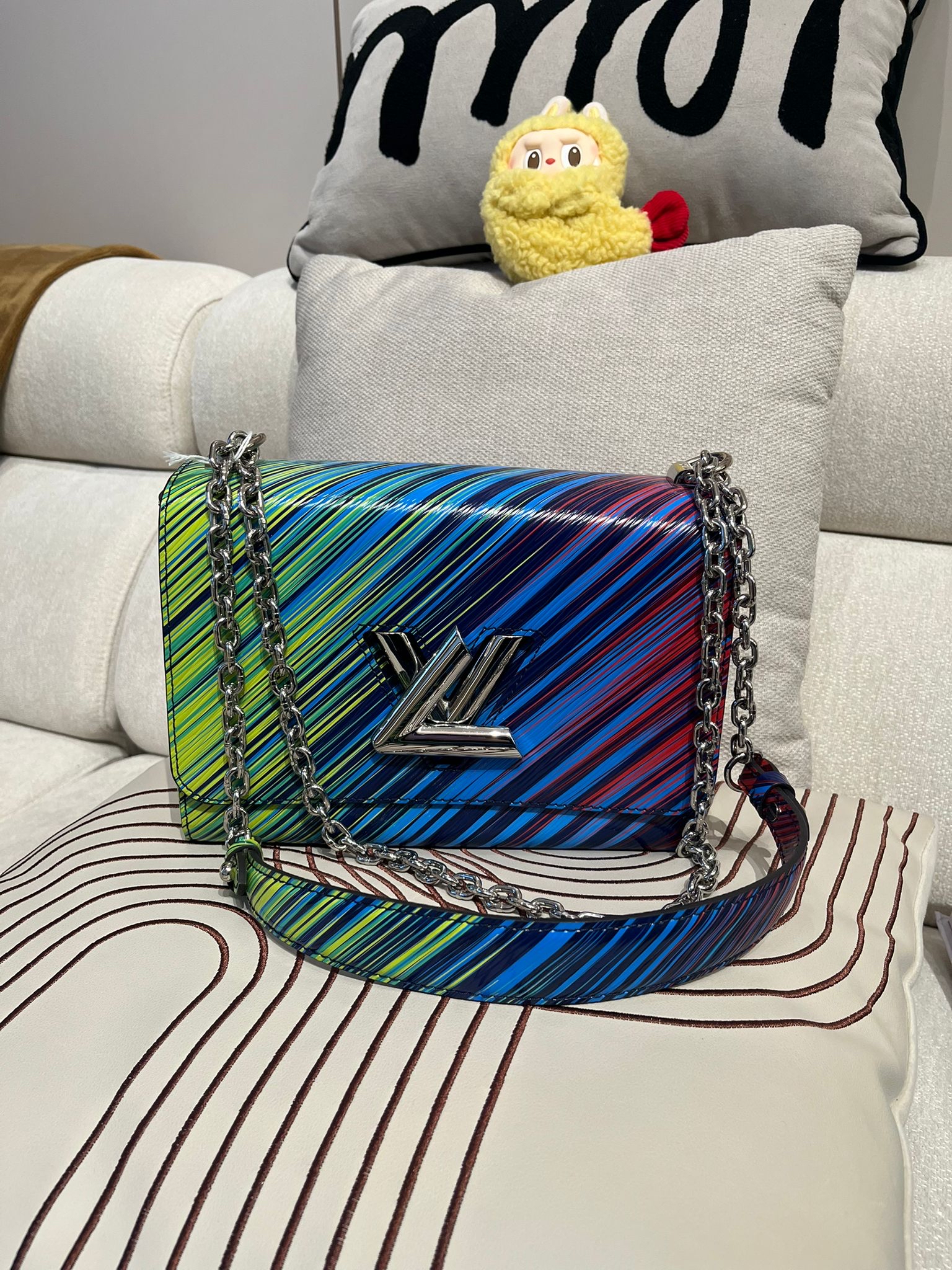 Lv twist mm epi leather 特別版 100%Authentic,95%new ✅mirror ✅dust bag ✨專門店售價$38,000📣 