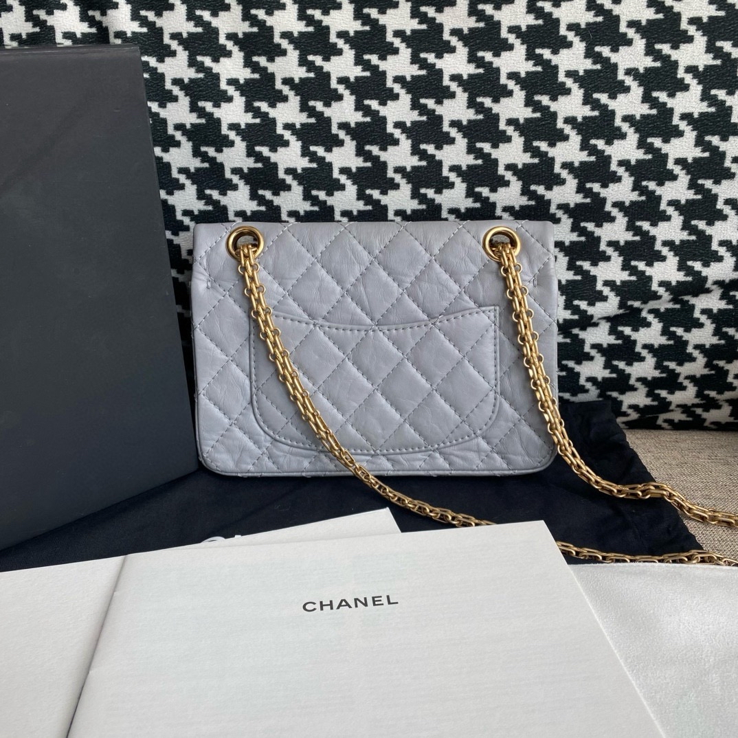 【預訂貨品】Chanel淺灰郵差包