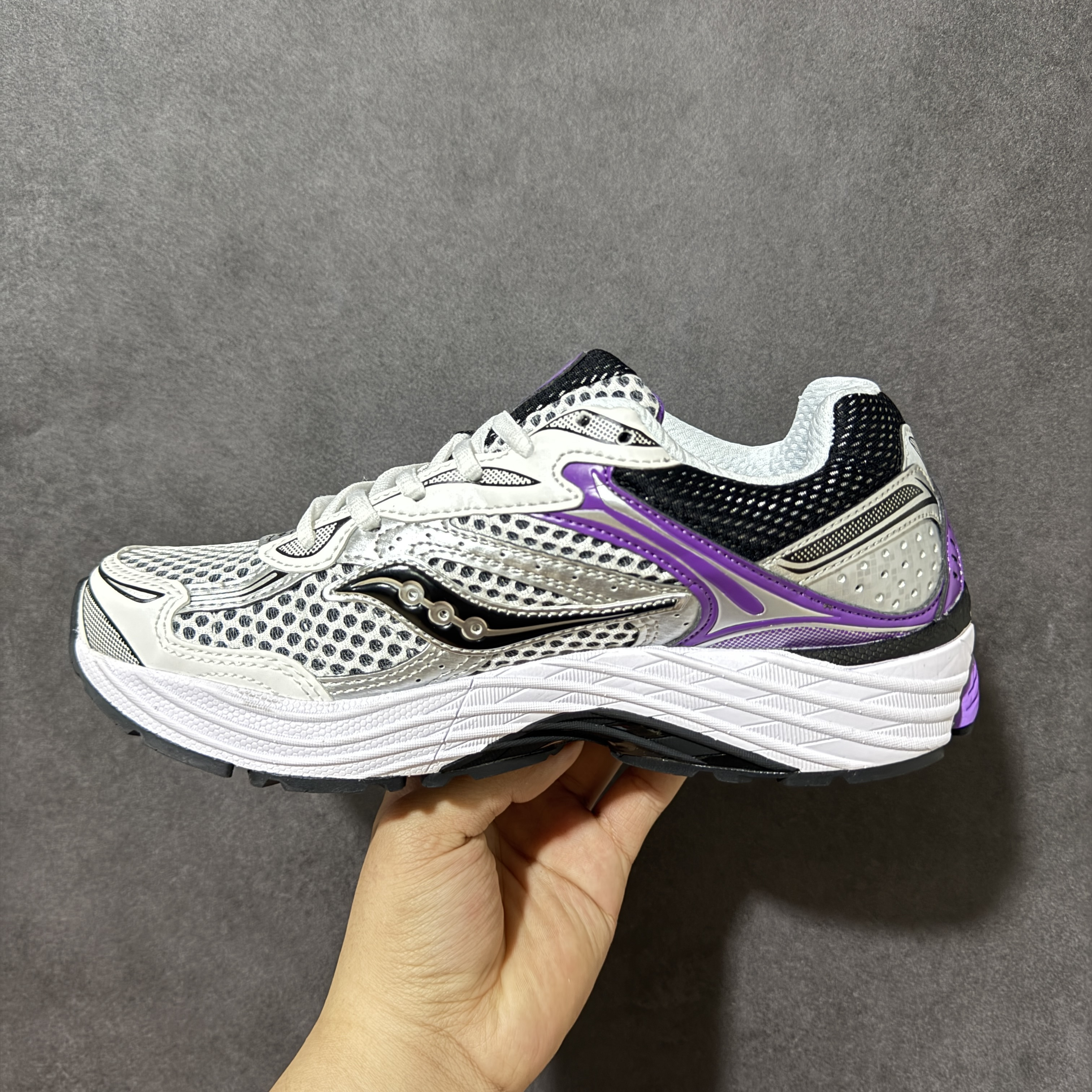 Saucony ProGrid Omni 9 OG
