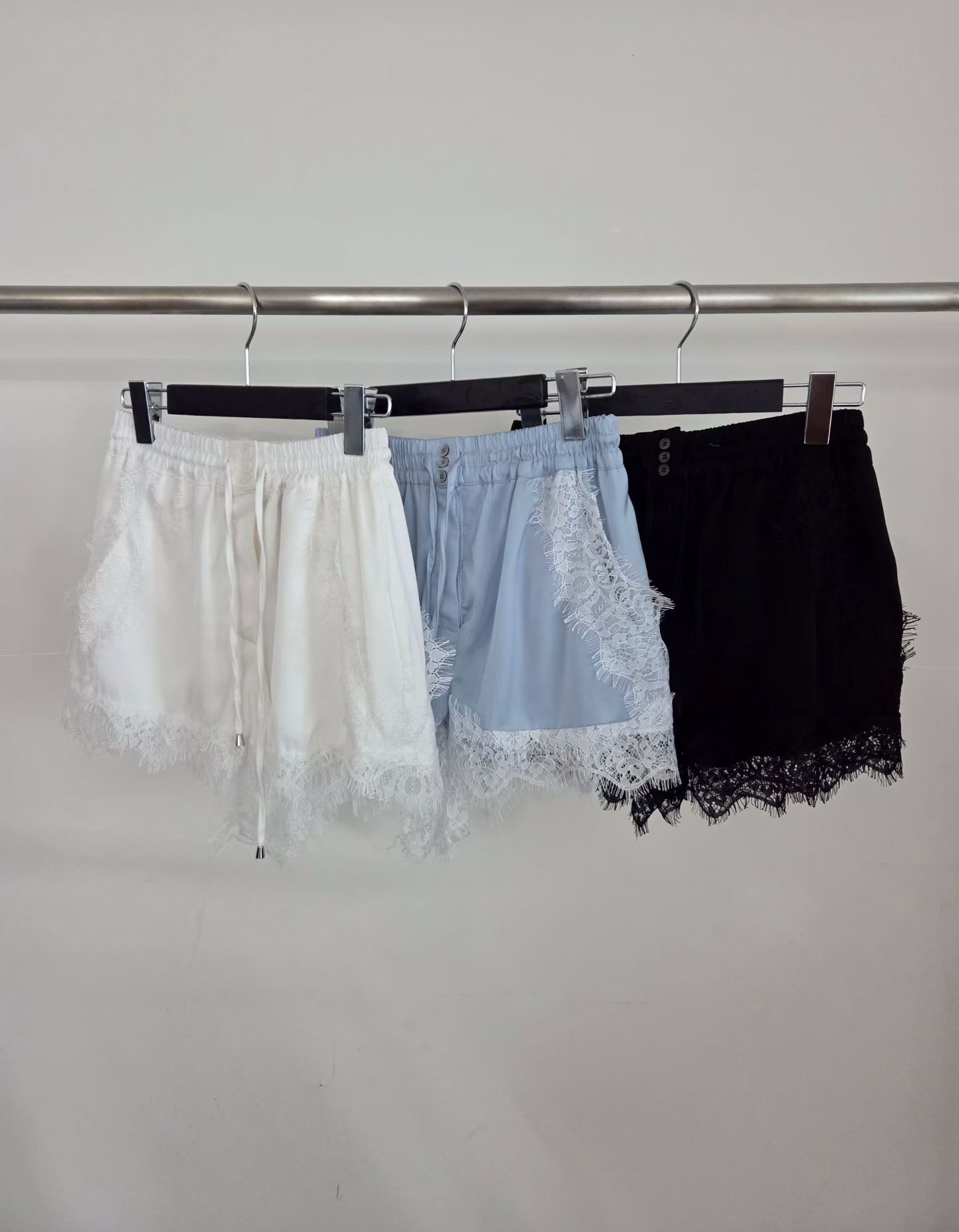 LACE SHORTS