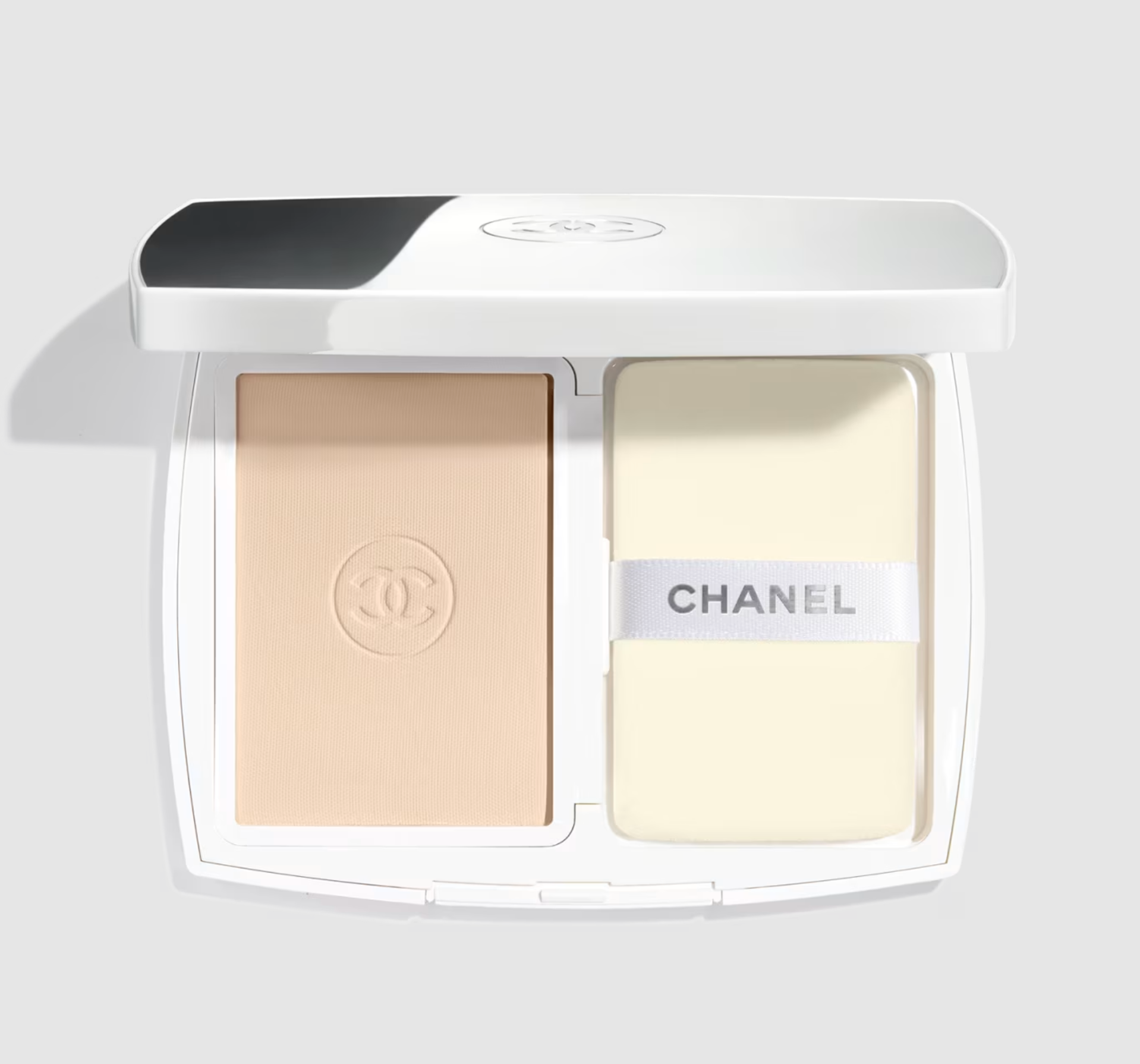 新版! Chanel 香奈兒 ÉCLAT PREMIER 花萃透亮柔肌防曬粉餅 珍珠光彩粉餅銀色