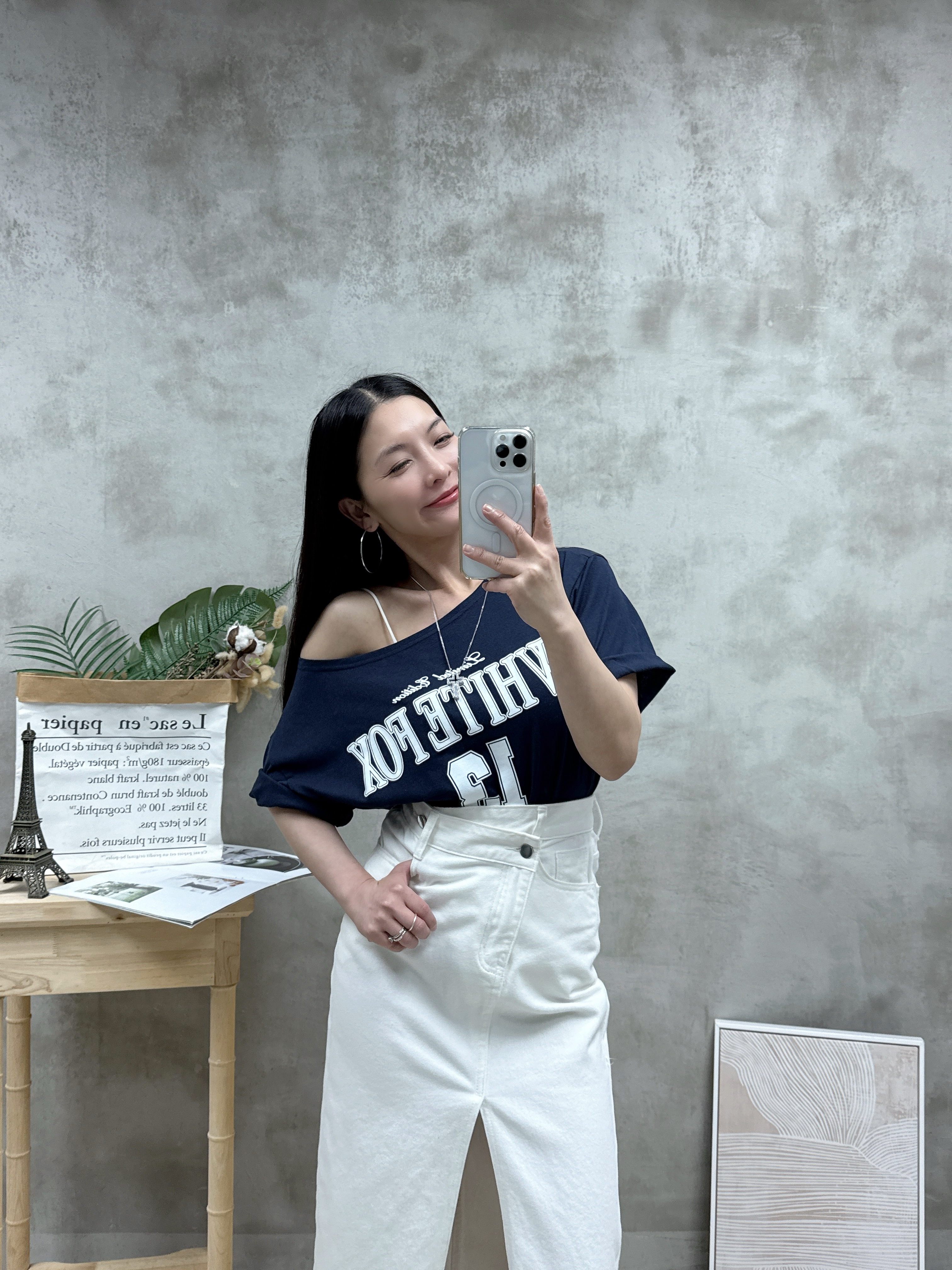 F09 單邊露膊英文字tee