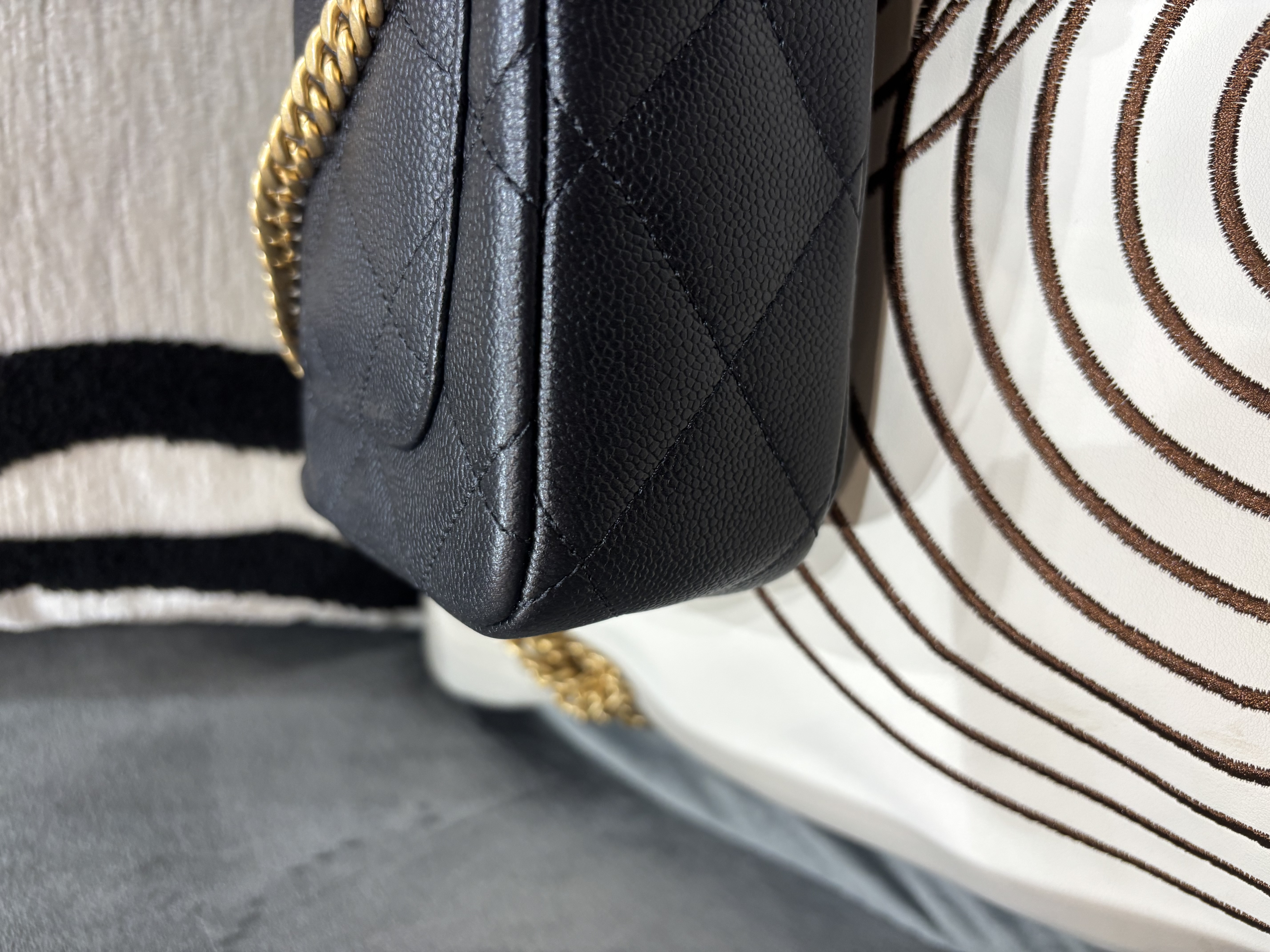 未使用品 Chanel flap bag 黑色魚子醬牛皮心心金球 心形調子求方胖子100%Authentic, Unused未使用品 ✅晶片✅收據✅Dust bag✅Box