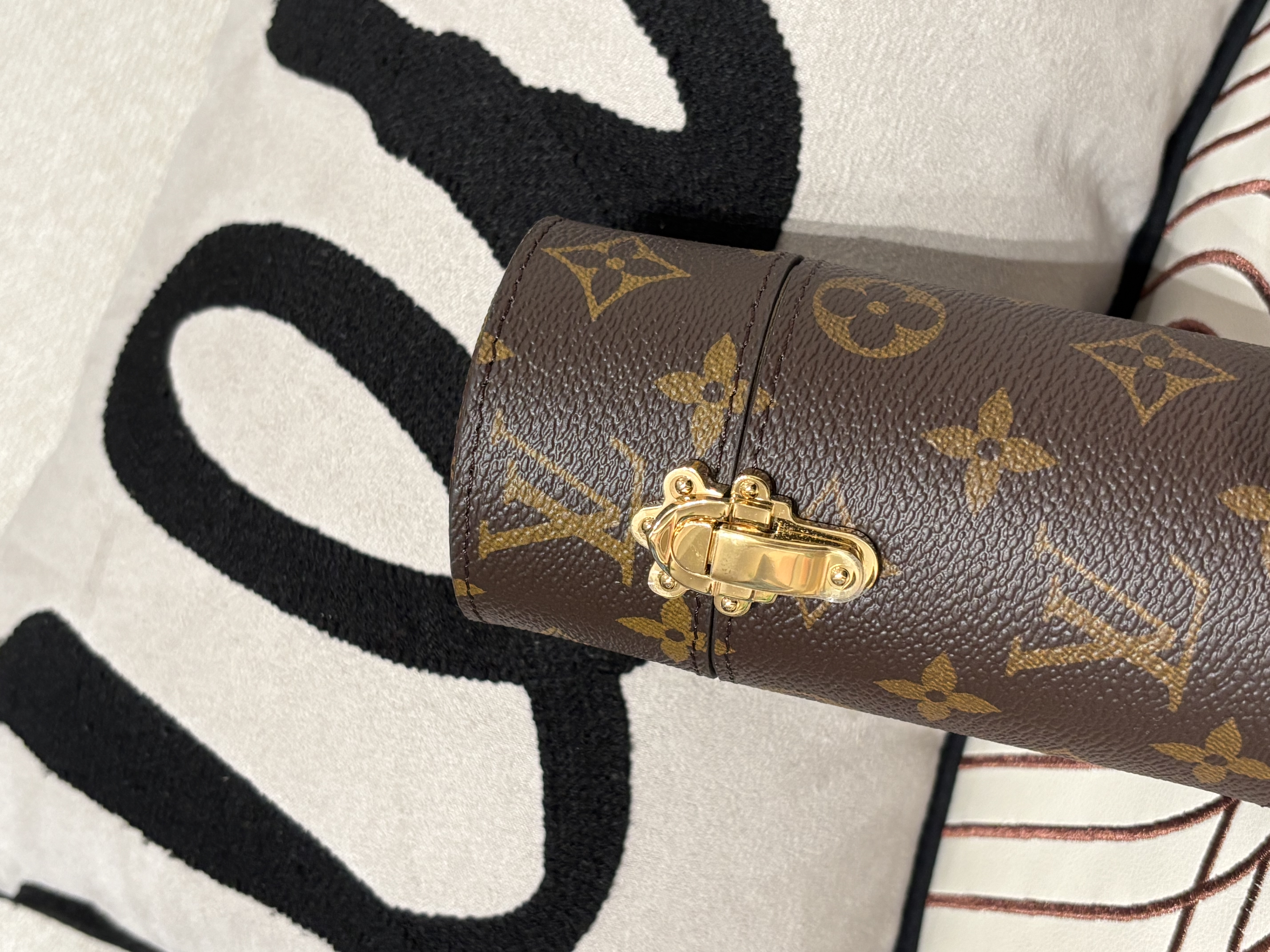 未使用品LV Monogram Perfume Case 100%Authentic,unused 