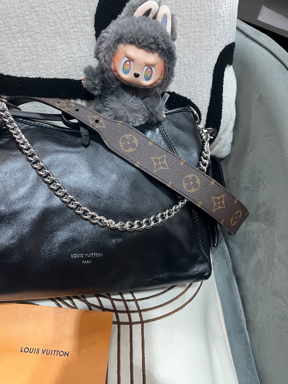 Lv CarryAll cargo Vibe pm leather 33.5 x23xd15cm 100%Authentic,98%new ✅收據 ✅dust bag ✅box